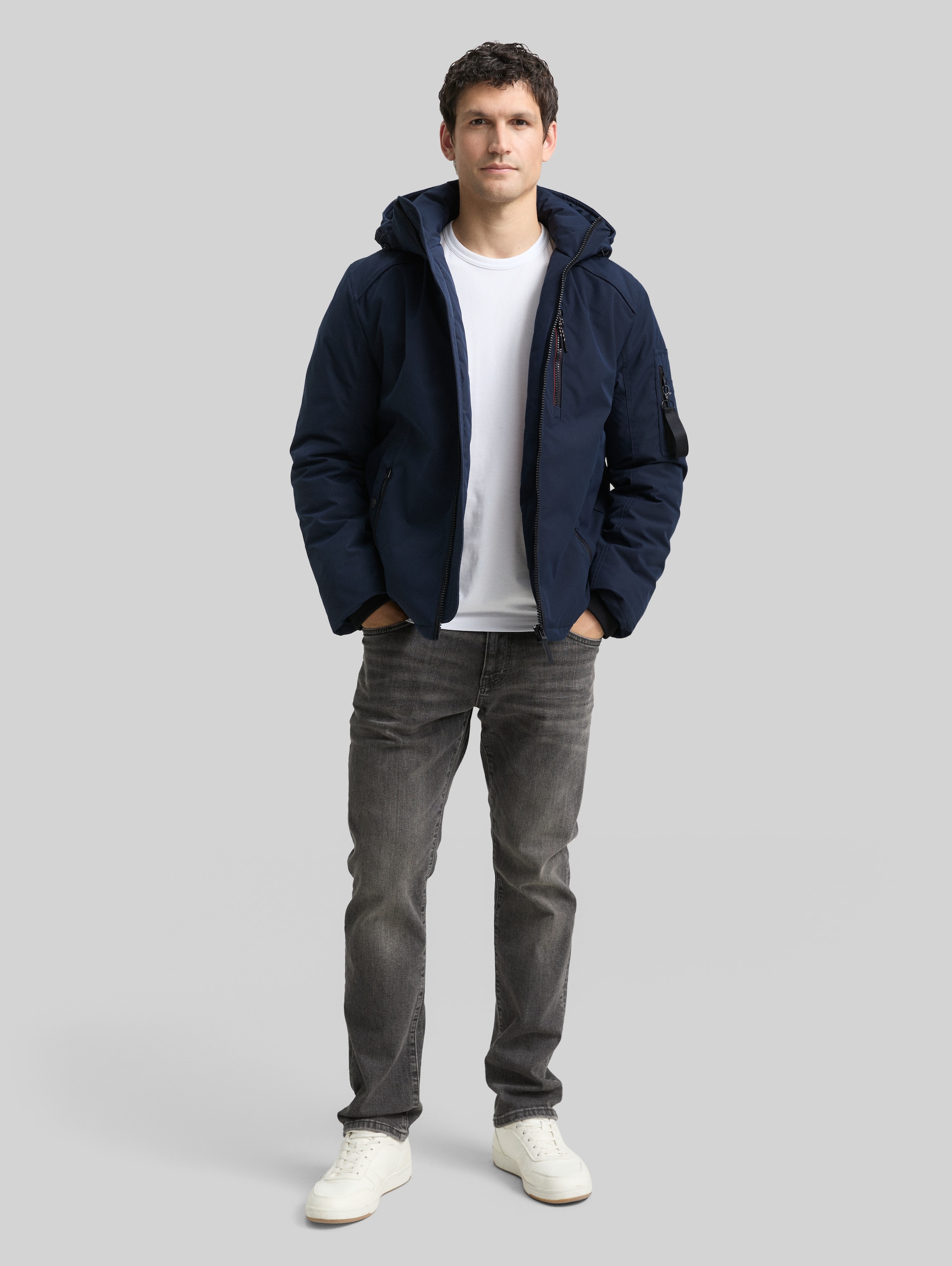 Winterjacke mit abnehmbarer Kapuze - sky captain blue - seitliche Model-Ansicht