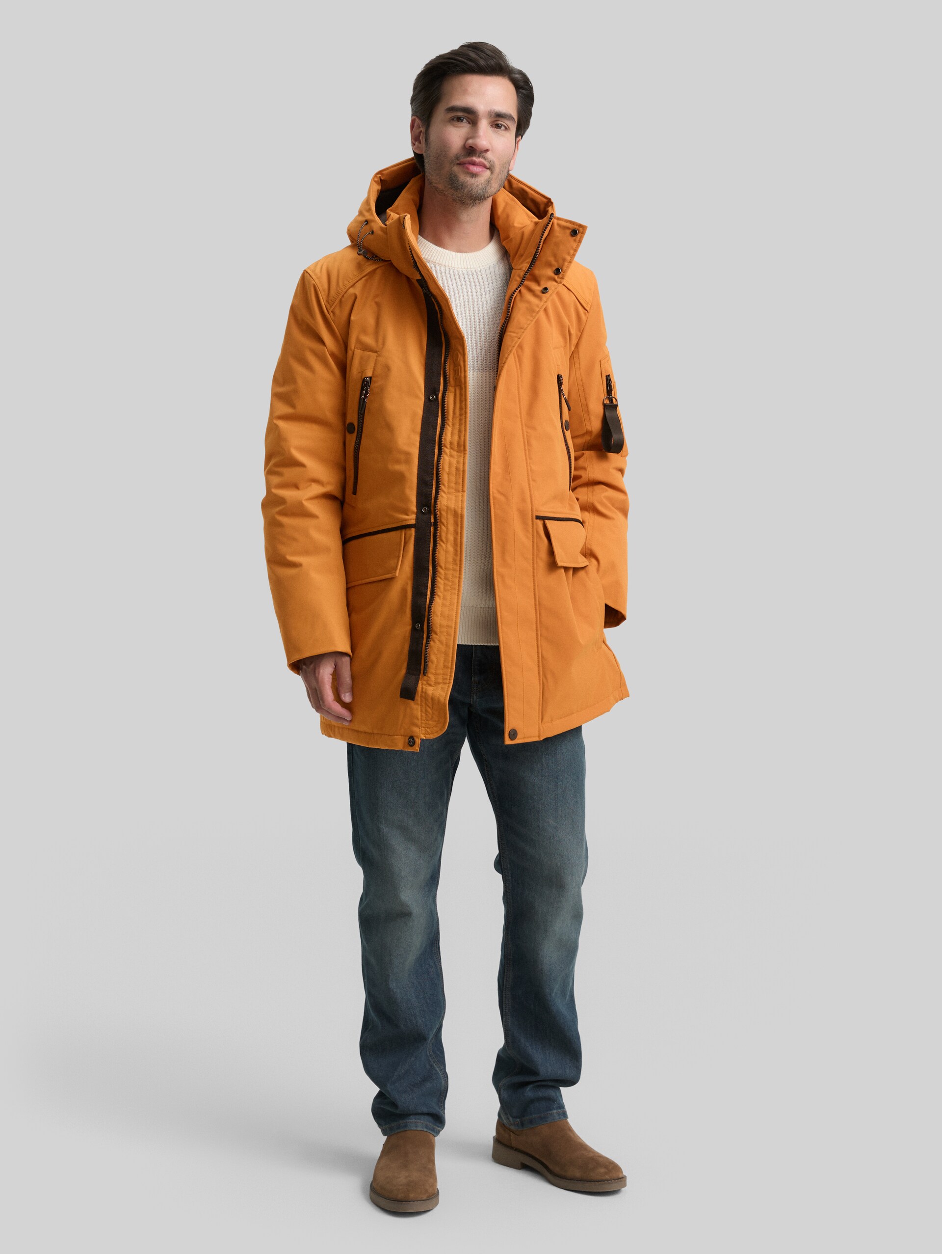 Arctic Parka mit abnehmbarer Kapuze - Peanut Butter Brown - seitliche Model-Ansicht
