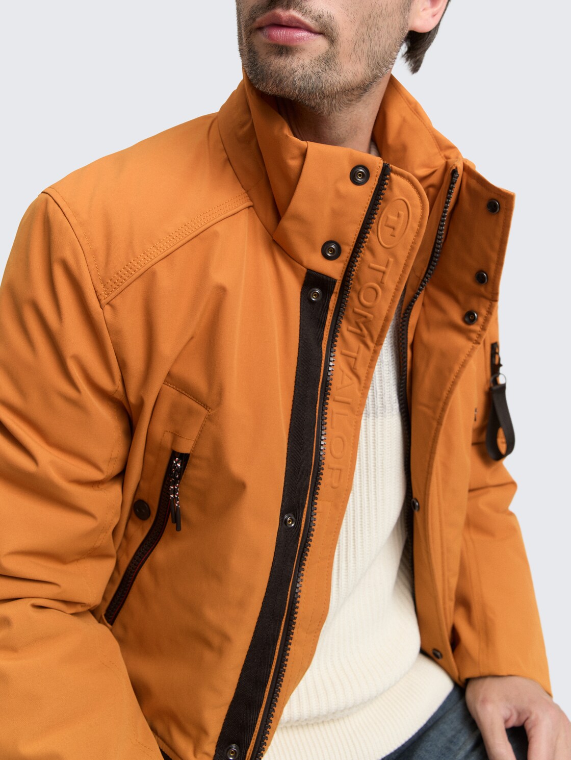 Arctic Parka mit abnehmbarer Kapuze - Peanut Butter Brown - Detail-Model-Ansicht