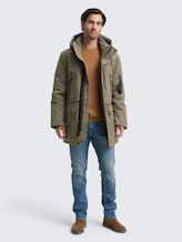 Arctic Parka mit abnehmbarer Kapuze - smokey olive green - seitliche Model-Ansicht