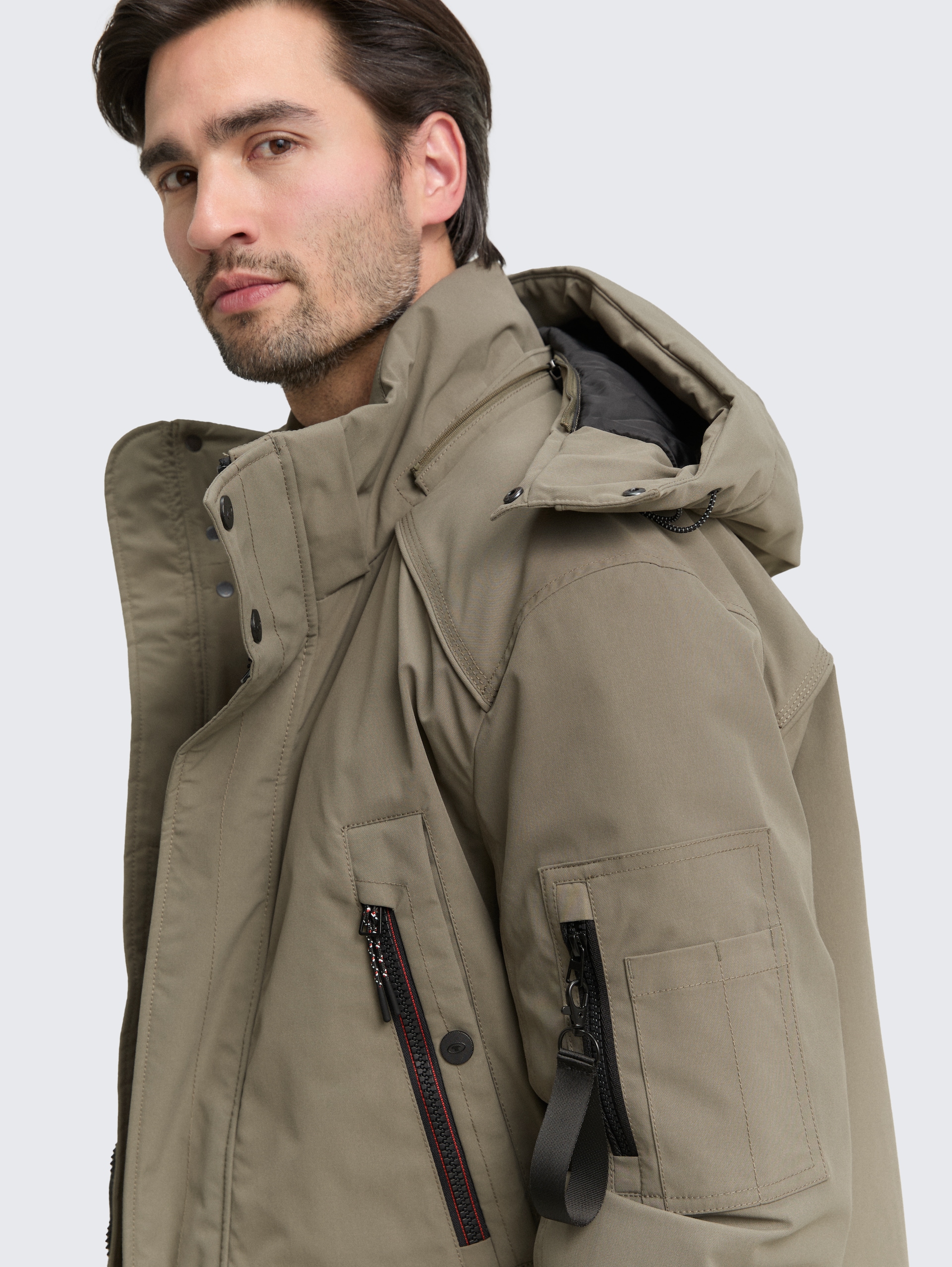 Arctic Parka mit abnehmbarer Kapuze - smokey olive green - Detail-Model-Ansicht