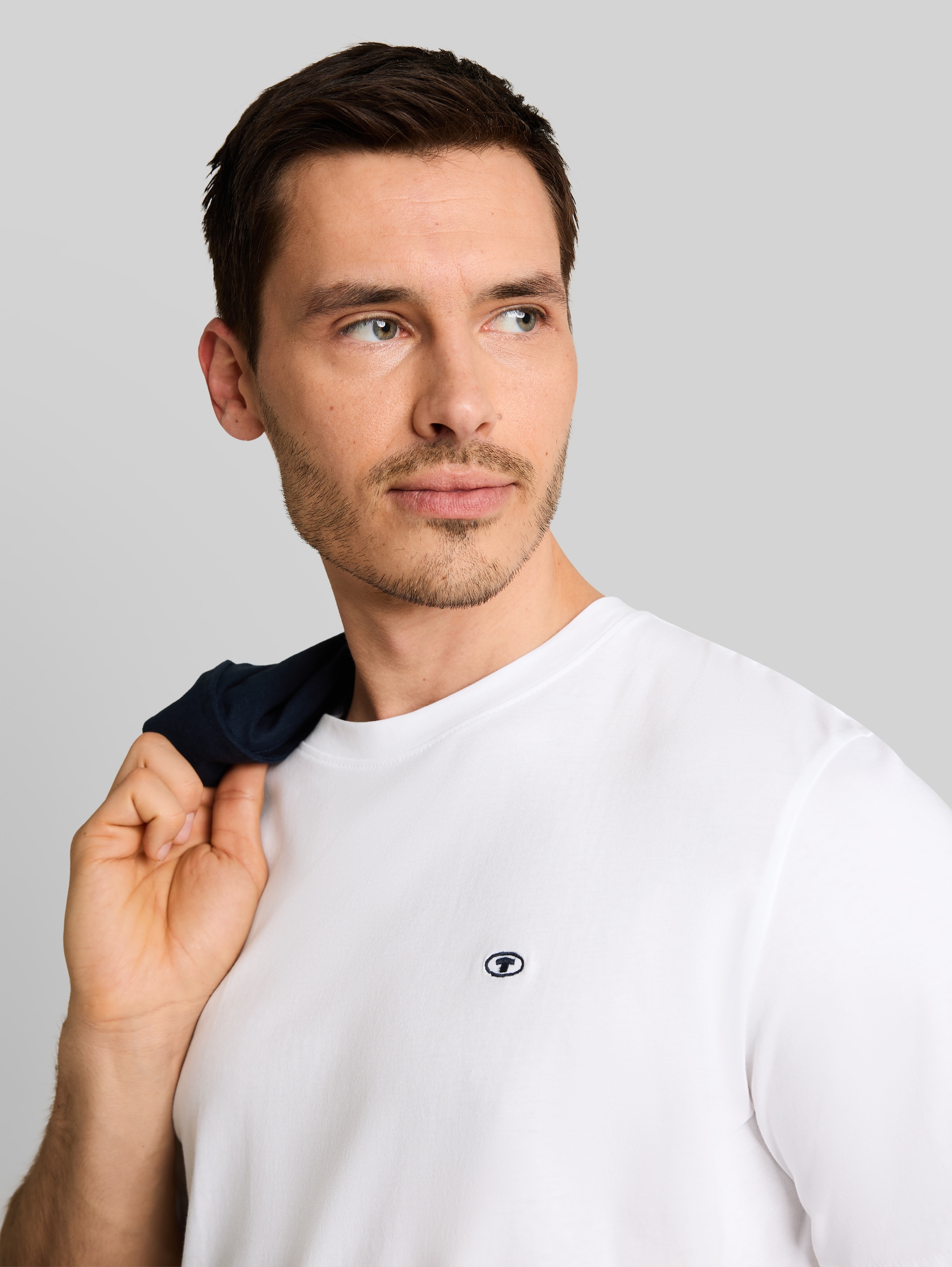 Basic T-Shirts im 3er-Pack - Dark Grey Melange - Detail-Model-Ansicht