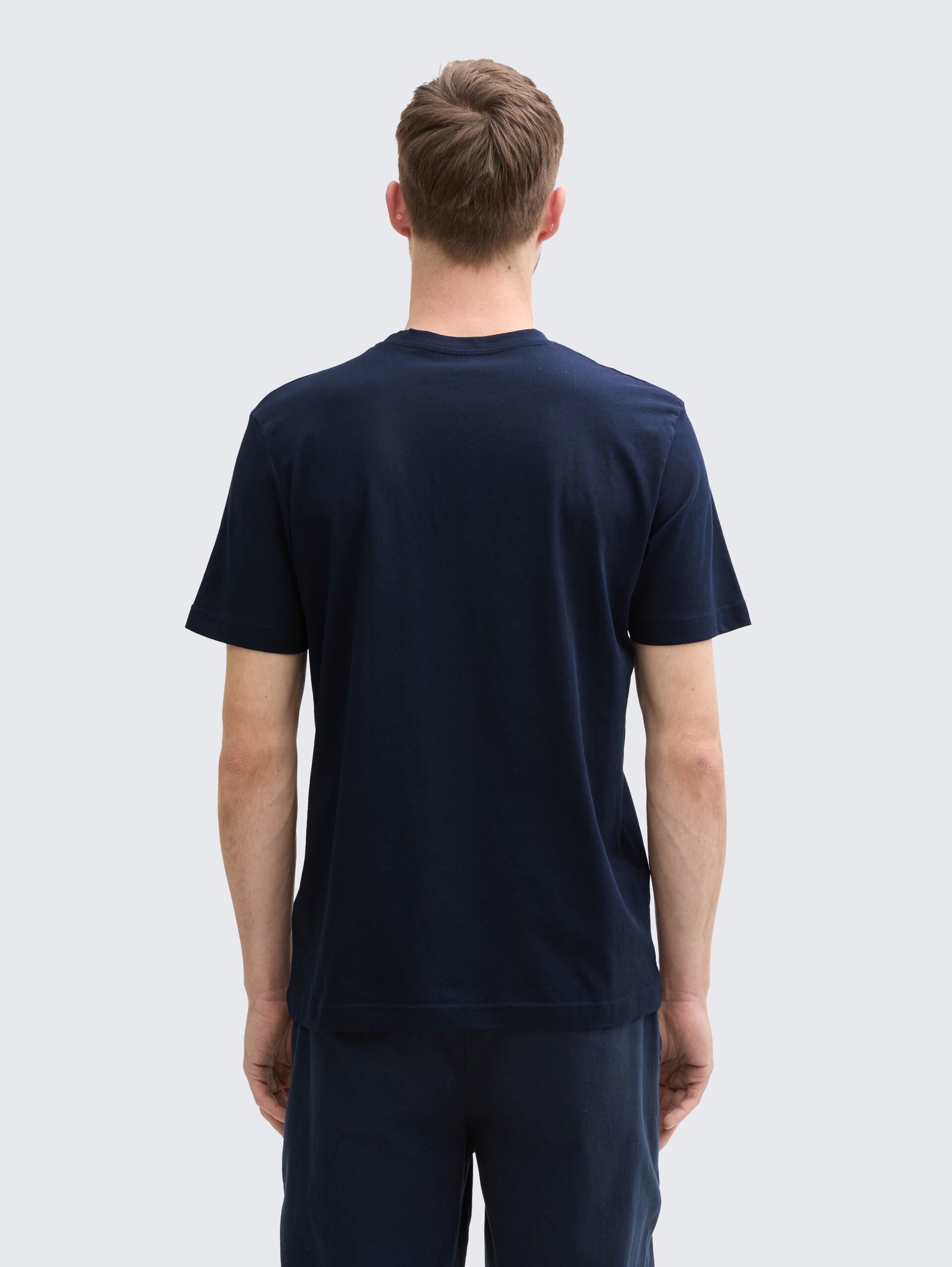 Basic T-Shirts im 3er-Pack - White - Auschnitt Model-Rückansicht