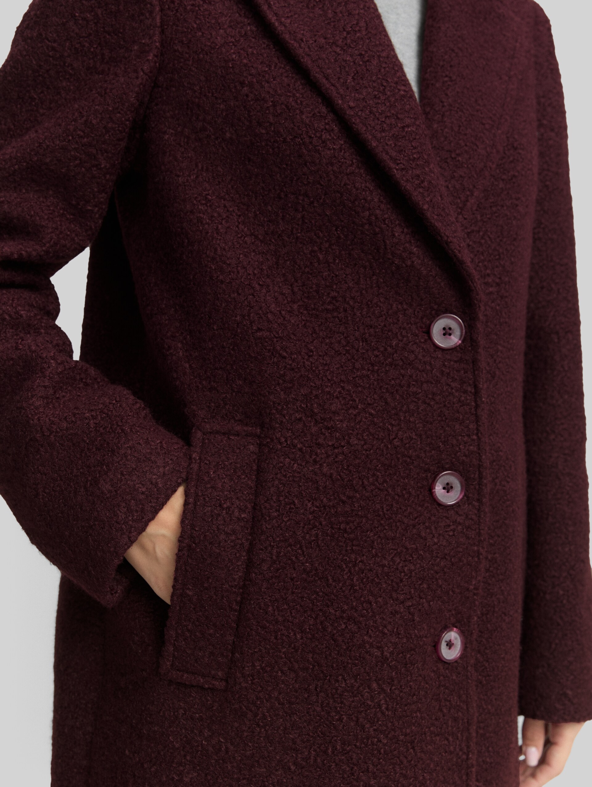 Bouclé coat with lapel collar - Zinfandel Red - Detail model view