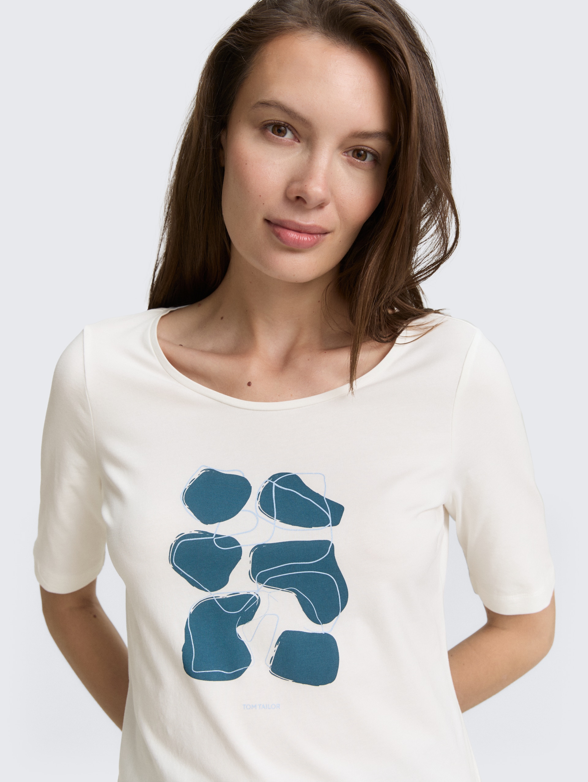 T-Shirt mit Print - Soft Clear White - Detail-Model-Ansicht