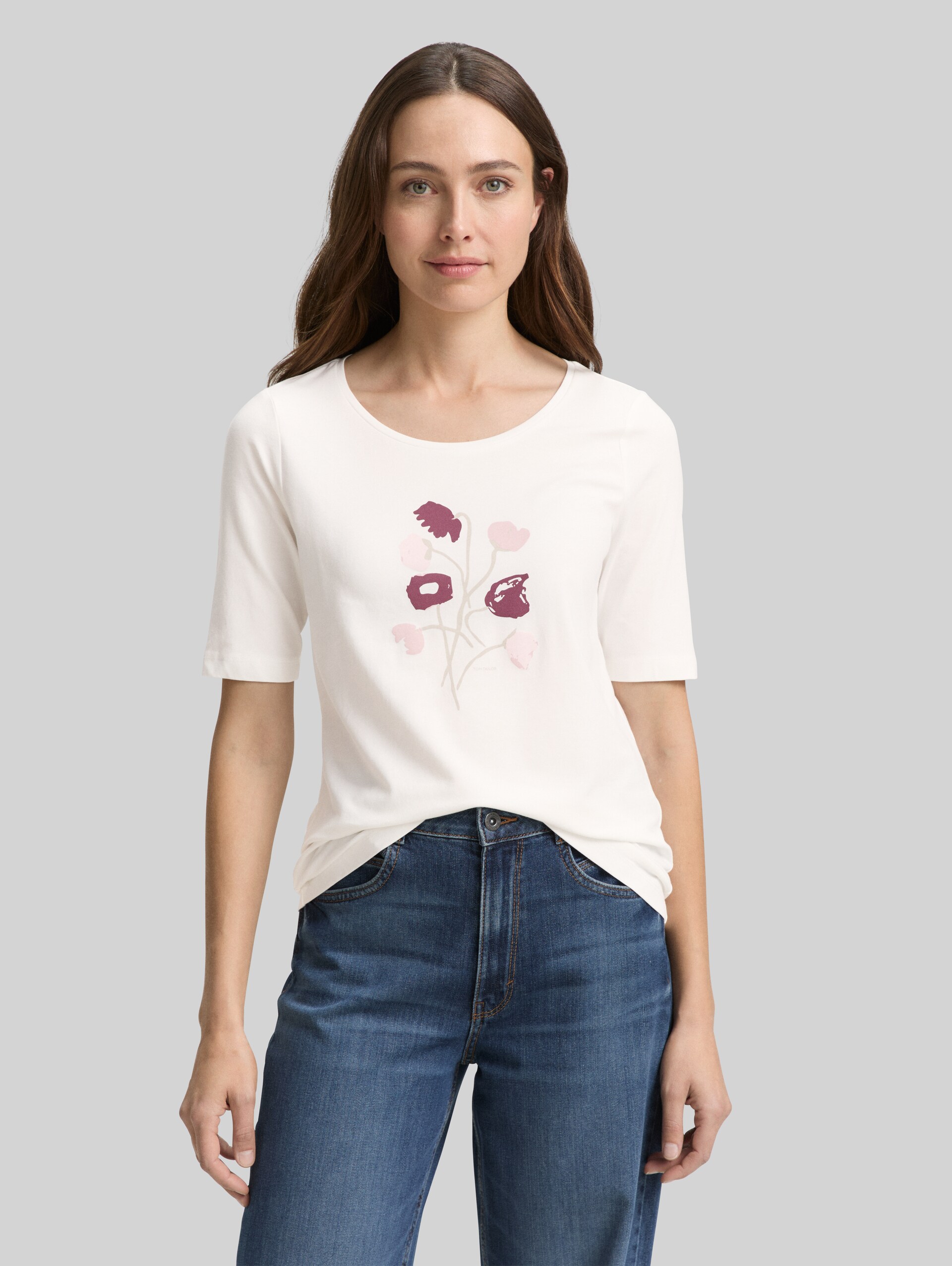 T-shirt with print - off white - Neckline model front view