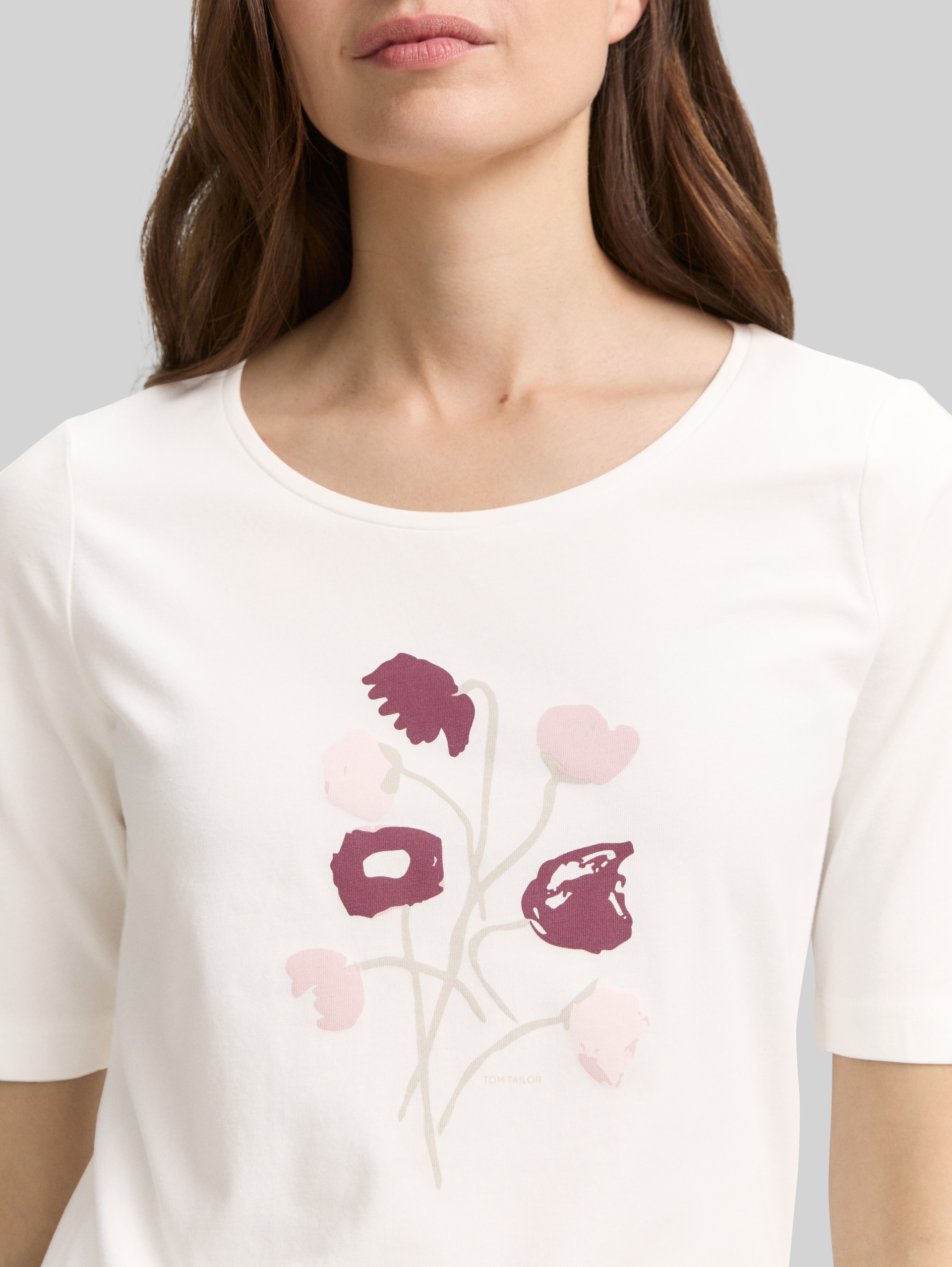 T-shirt with print - off white - Detail model view