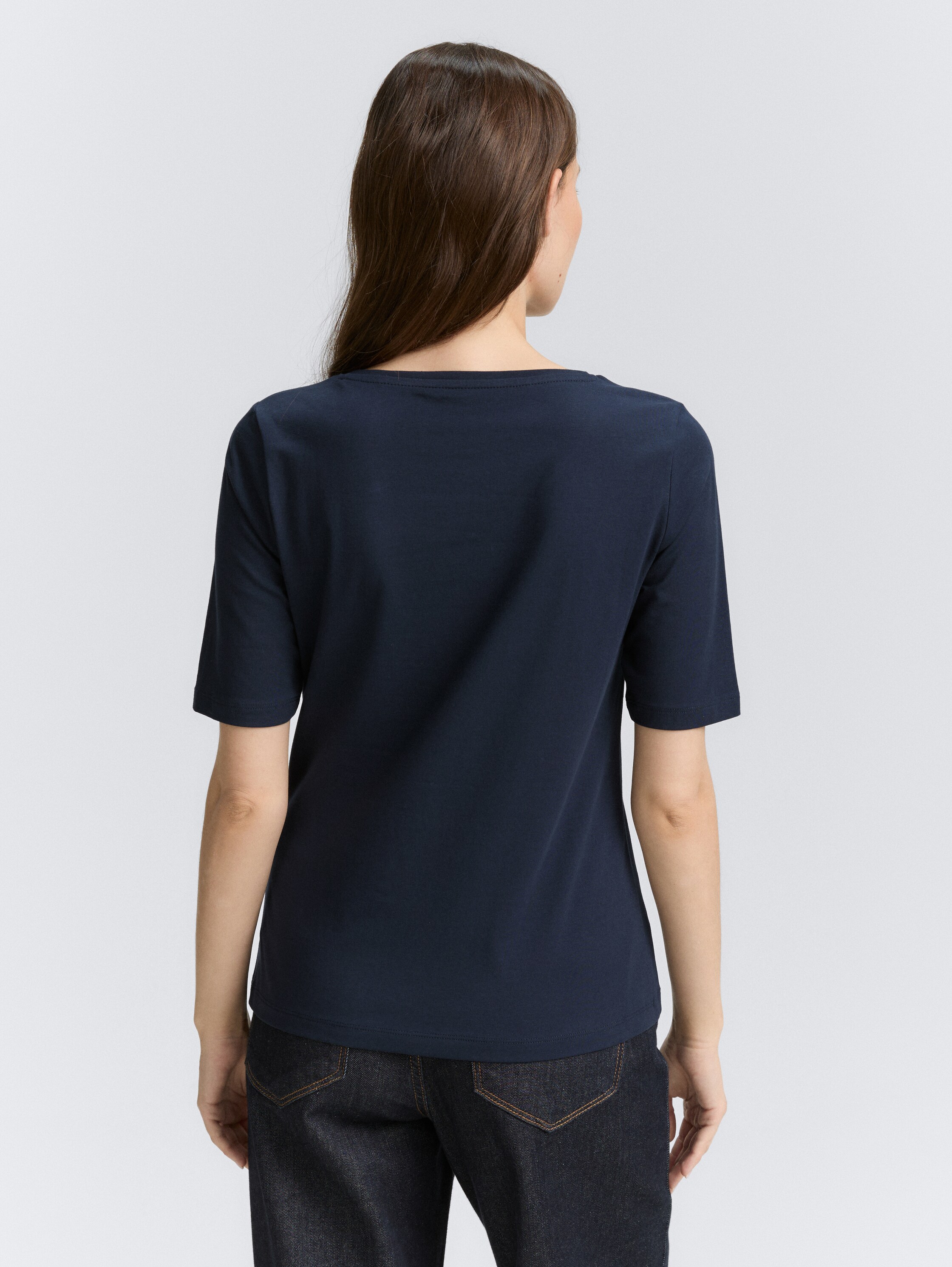 T-Shirt mit Print - Lunar Eclipse - Auschnitt Model-Rückansicht