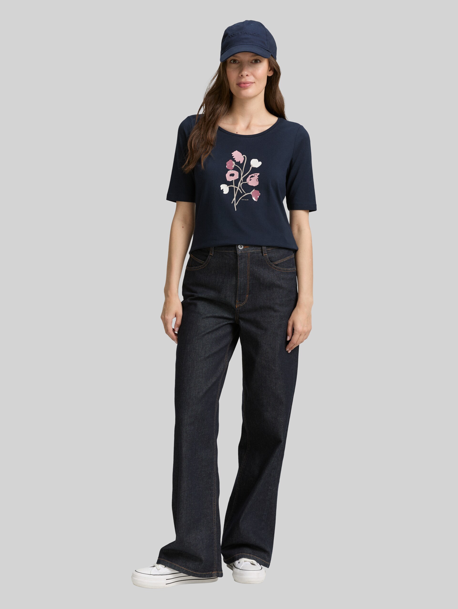 T-Shirt mit Print - Lunar Eclipse - Model-Vorderansicht