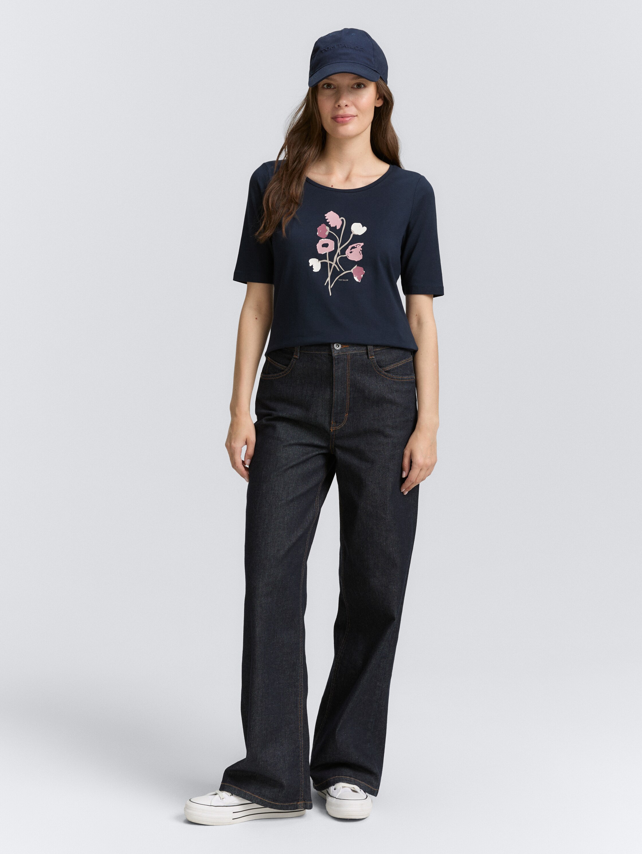 T-Shirt mit Print - Lunar Eclipse - Model-Vorderansicht