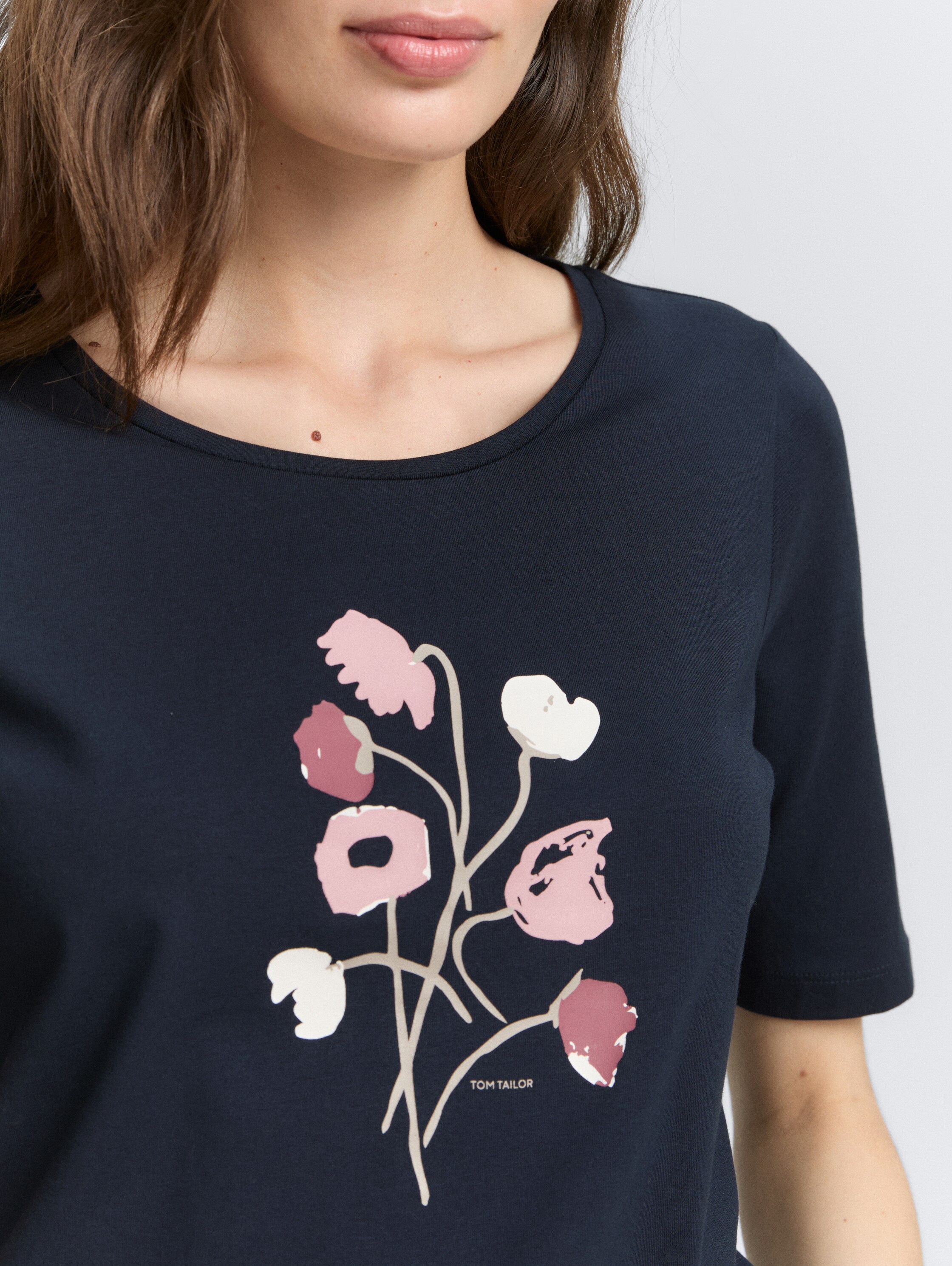 T-Shirt mit Print - Lunar Eclipse - Detail-Model-Ansicht