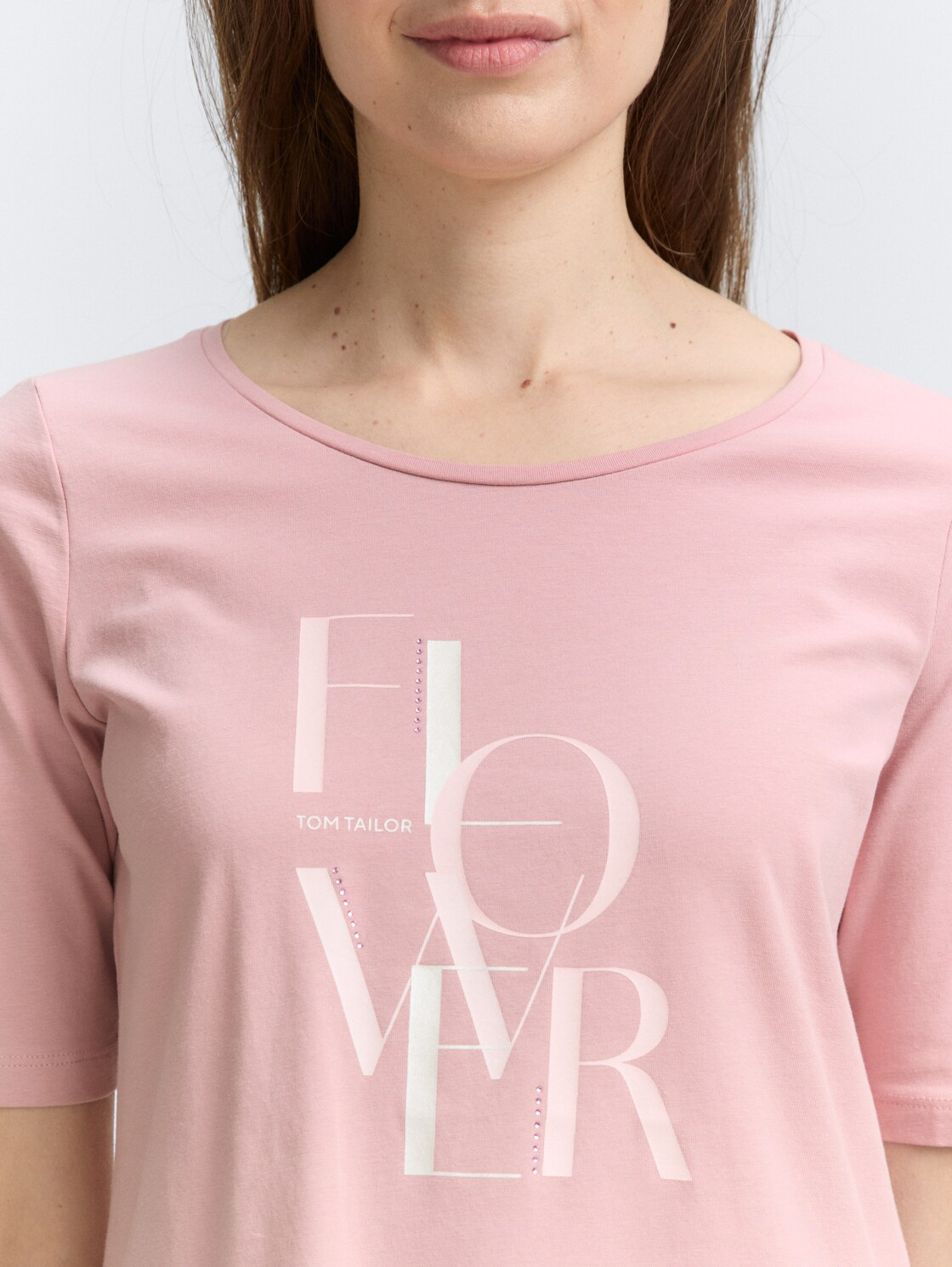 T-Shirt mit Print - Morning Pink - Detail-Model-Ansicht