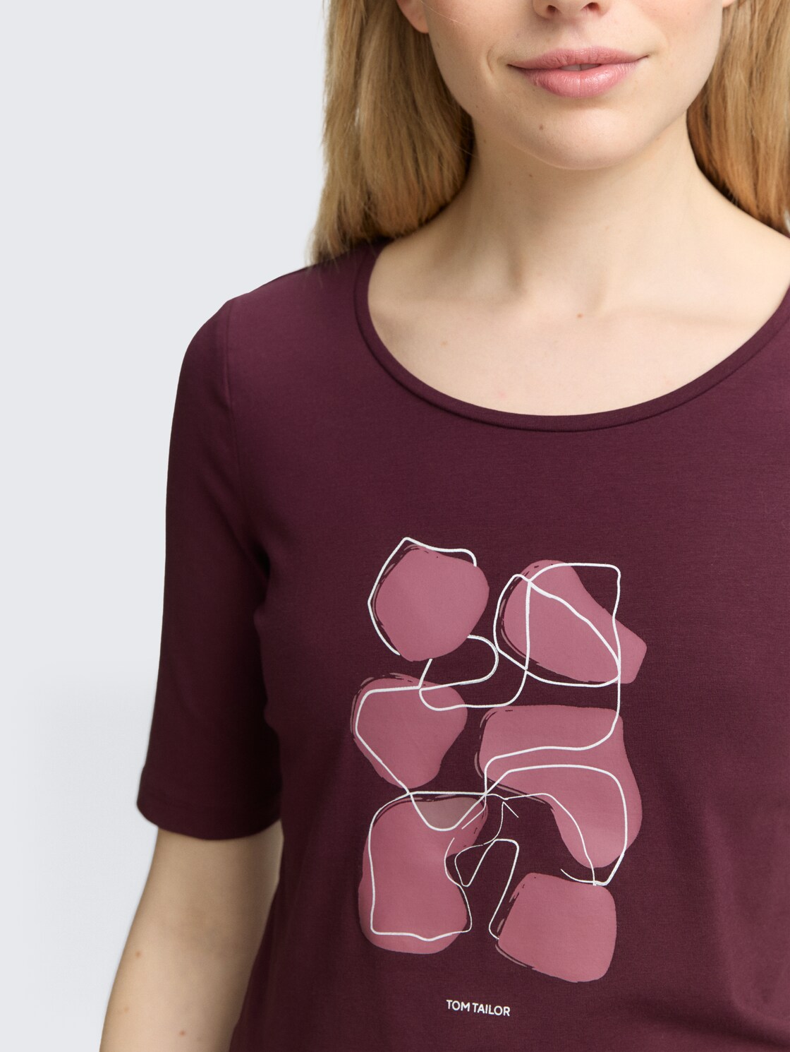 T-Shirt mit Print - bordeaux red - Detail-Model-Ansicht