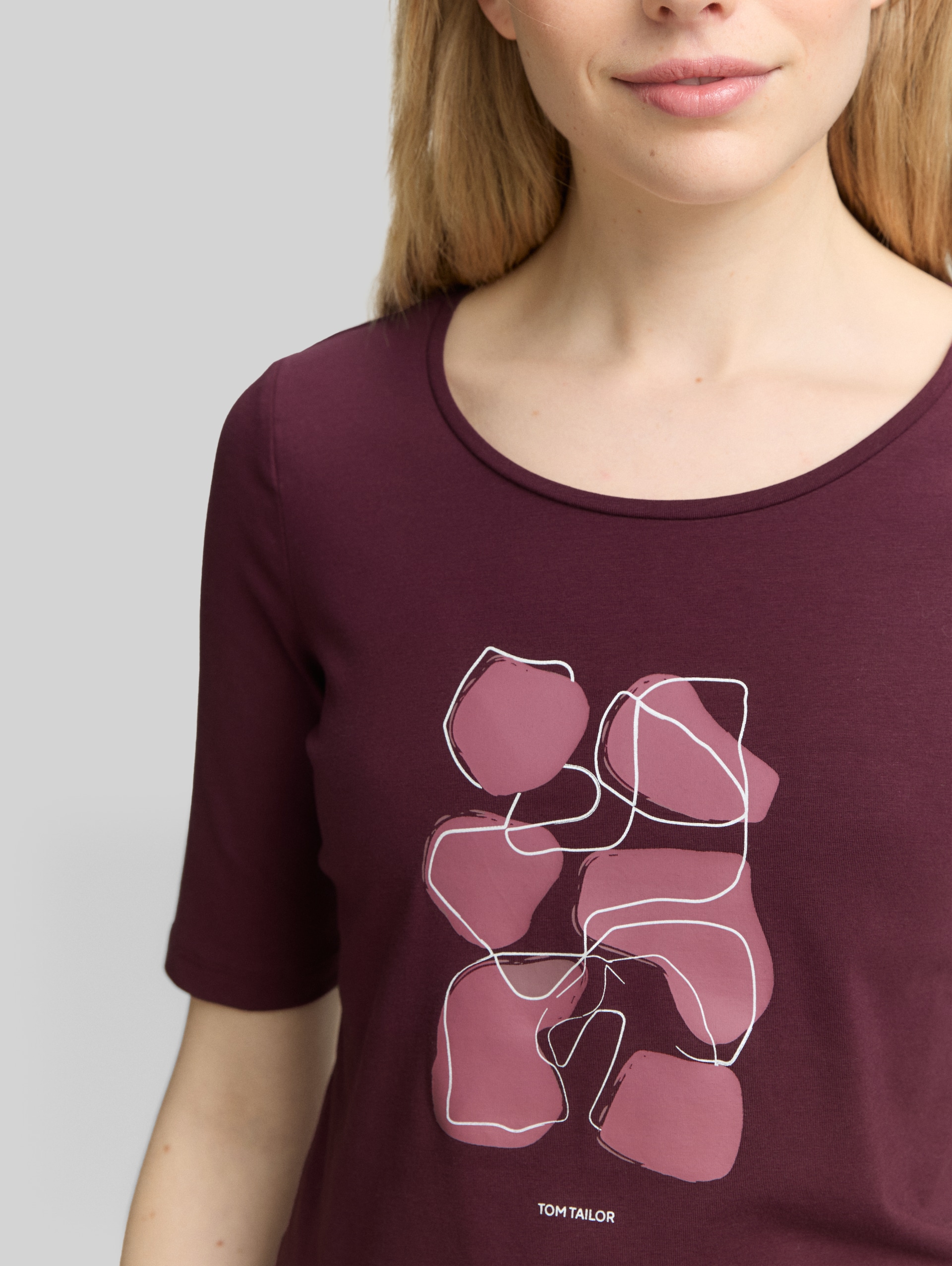 T-Shirt mit Print - bordeaux red - Detail-Model-Ansicht