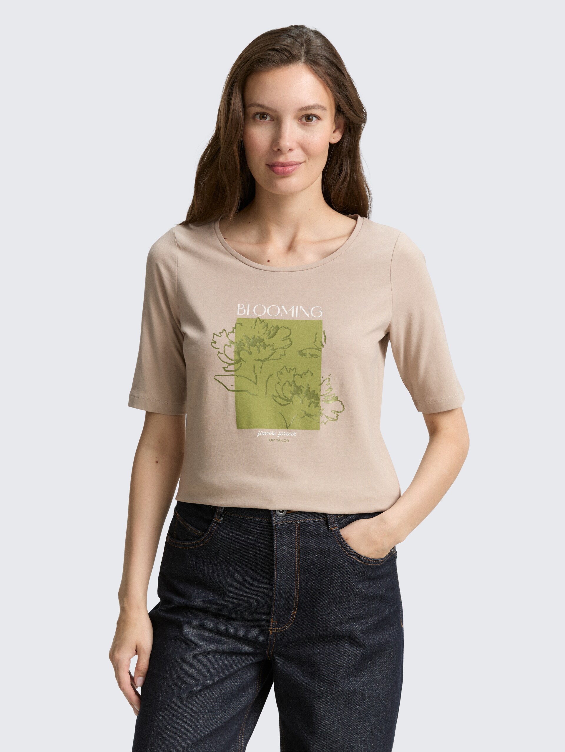 T-Shirt mit Print - soft taupe grey - Ausschnitt Model-Vorderansicht