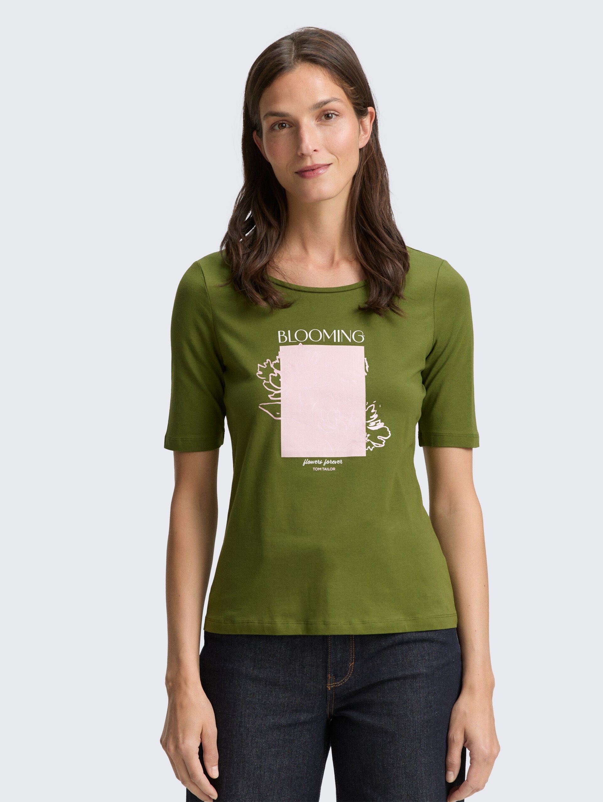 T-Shirt mit Print - deep ivy green - Ausschnitt Model-Vorderansicht