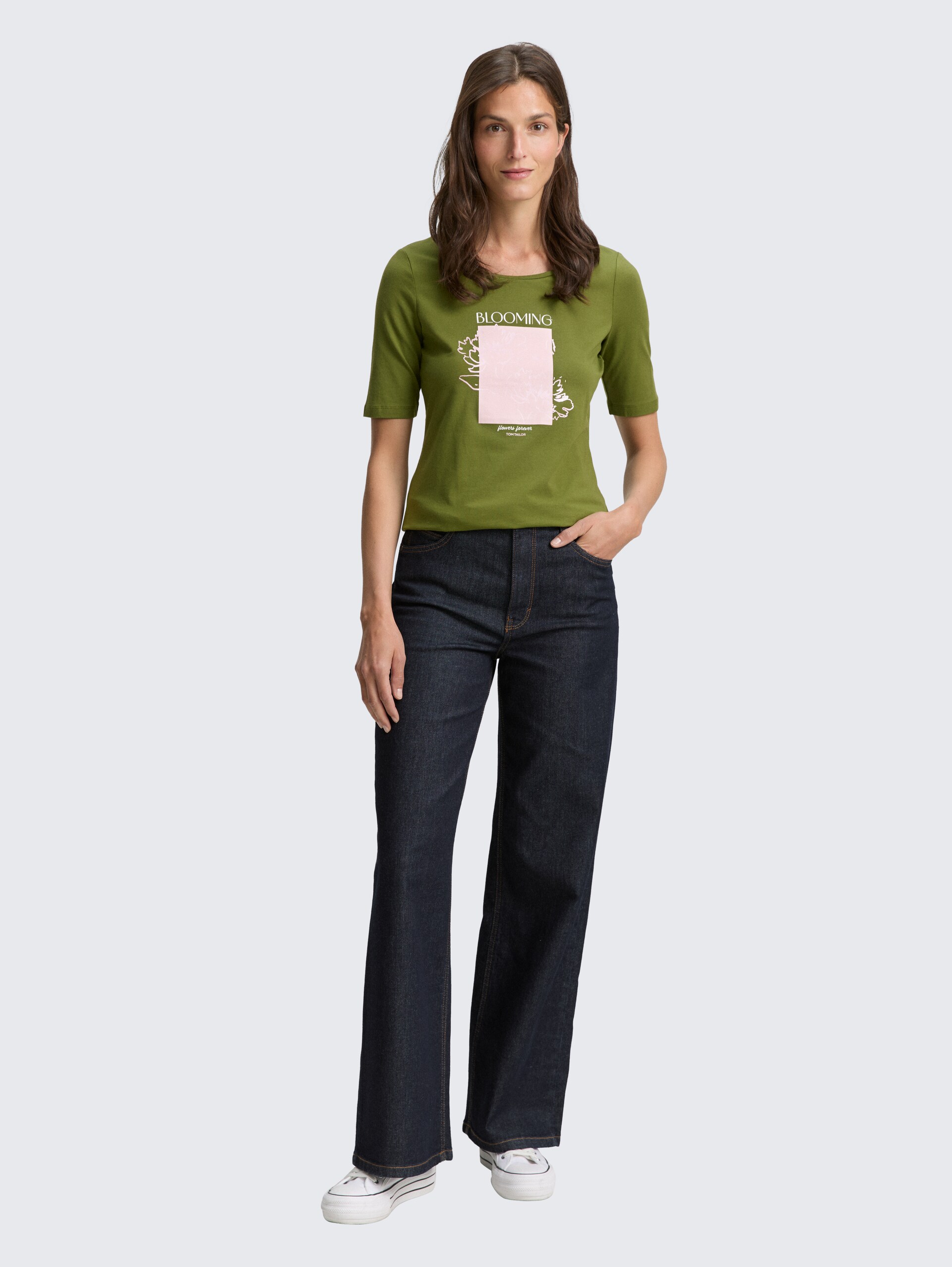 T-Shirt mit Print - deep ivy green - Model-Vorderansicht