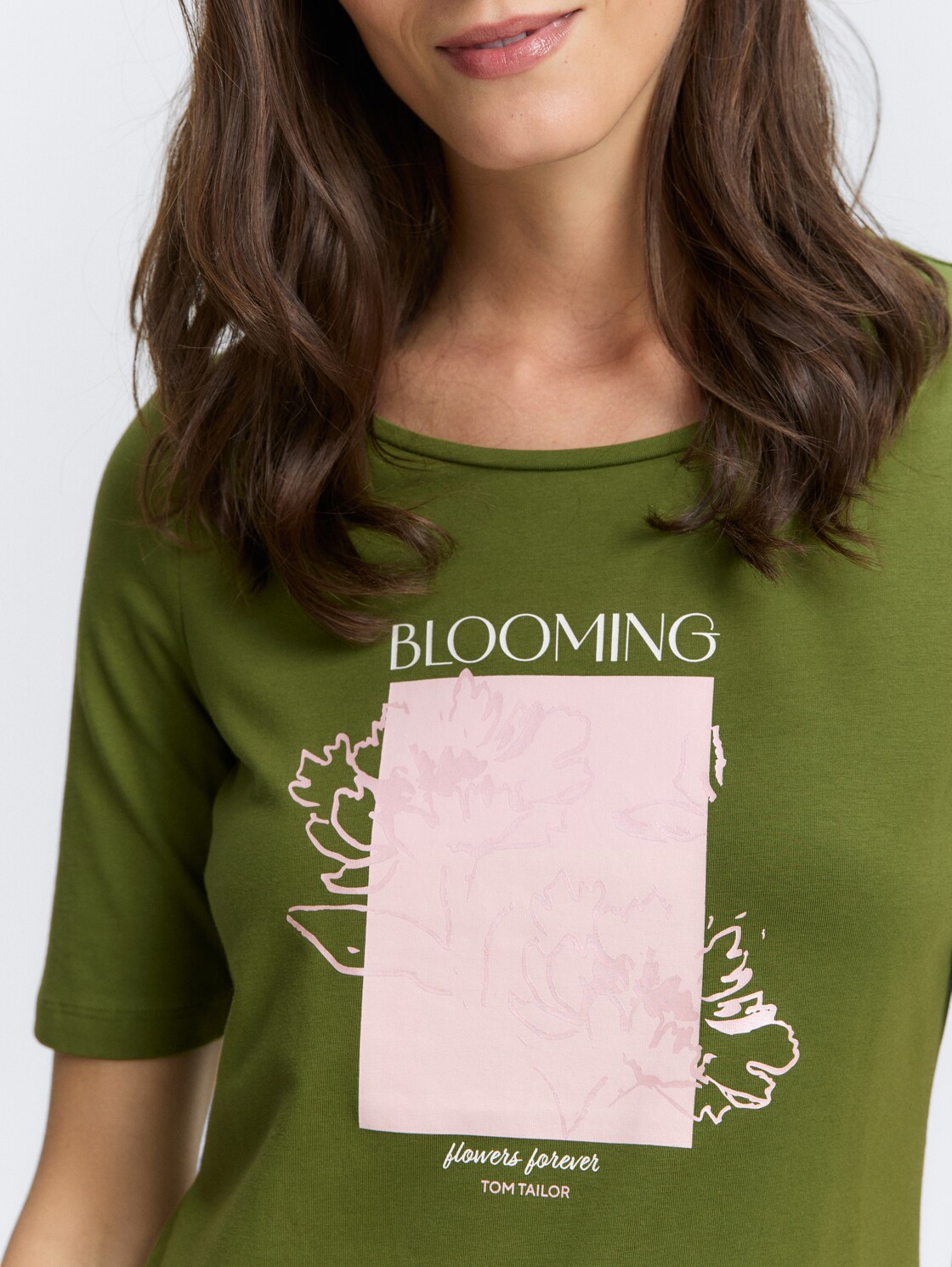 T-Shirt mit Print - deep ivy green - Detail-Model-Ansicht