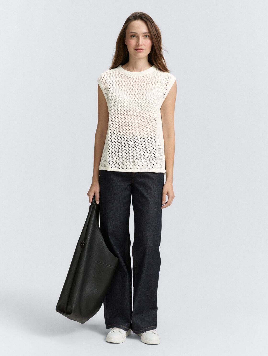 Pullunder mit Lochmuster - Whisper White - Model-Vorderansicht