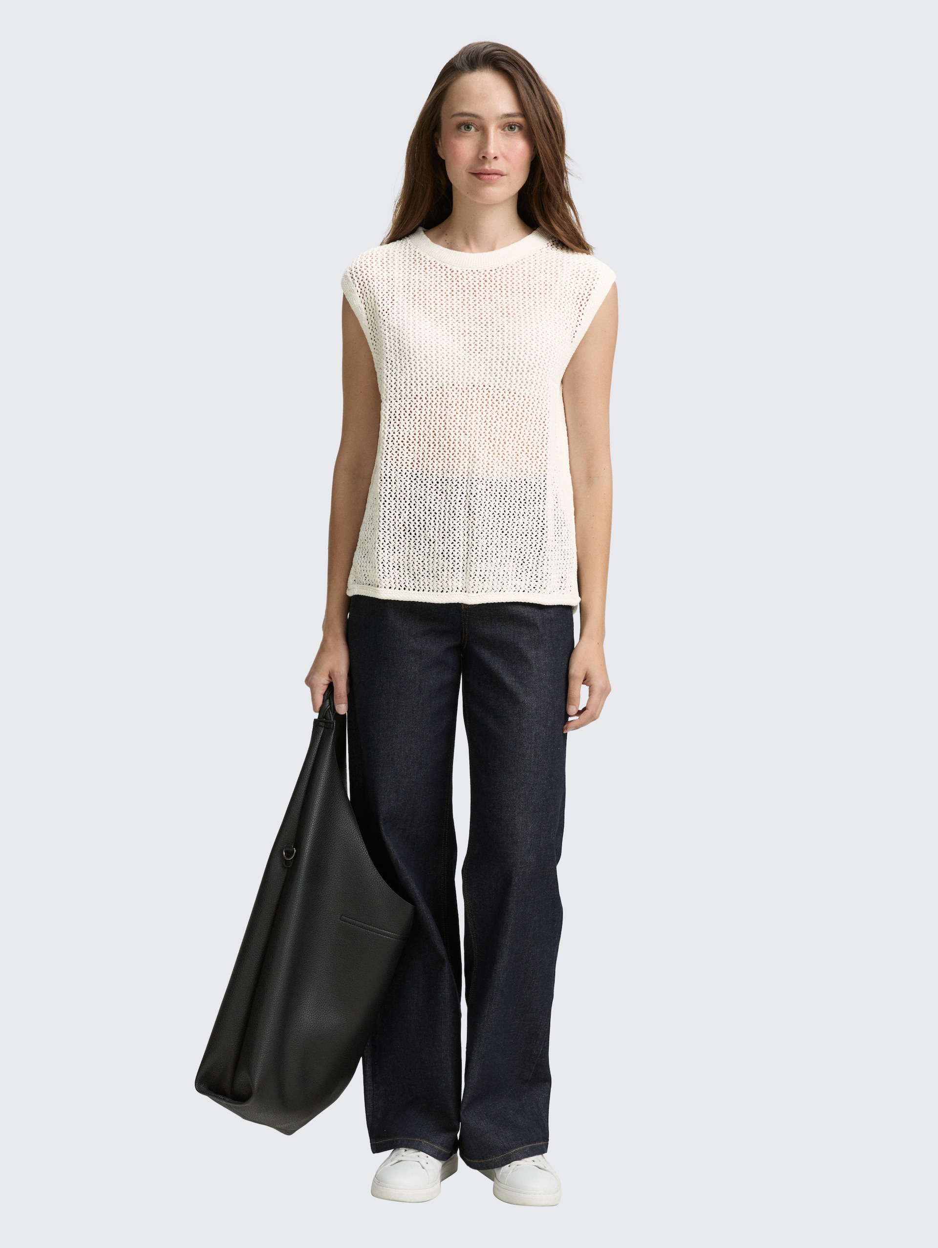 Pullunder mit Lochmuster - Whisper White - Model-Vorderansicht
