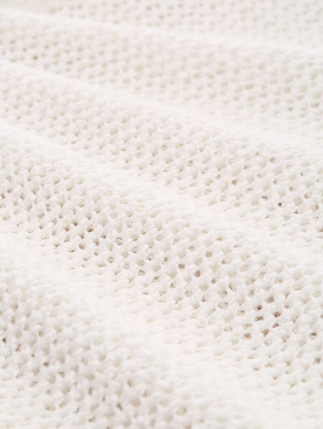 Pullunder mit Lochmuster - Whisper White - Material-Ansicht