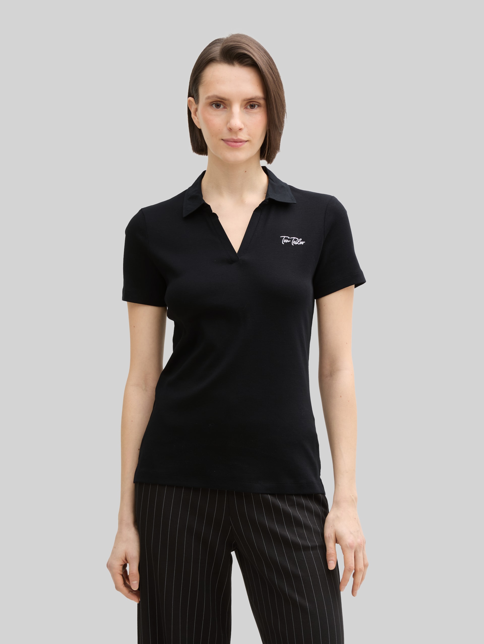 Basic polo shirt with embroidered logo - deep black