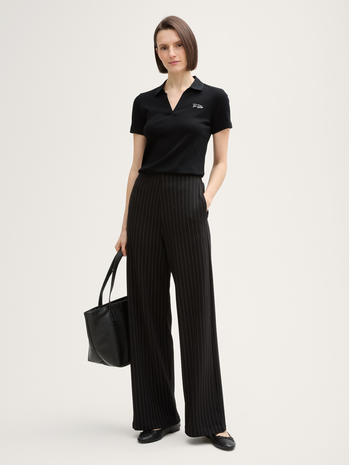 Basic Poloshirt mit Logo-Stickerei - deep black