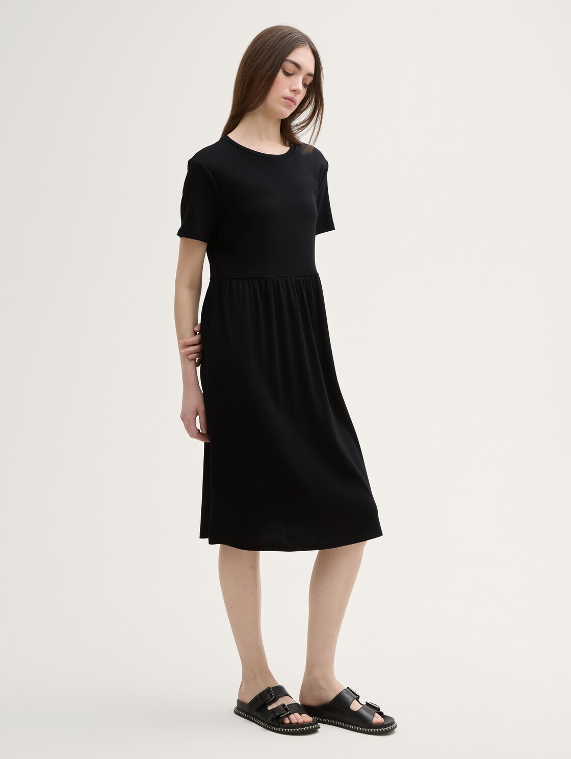 Jersey Midi-Kleid - deep black - seitliche Model-Ansicht