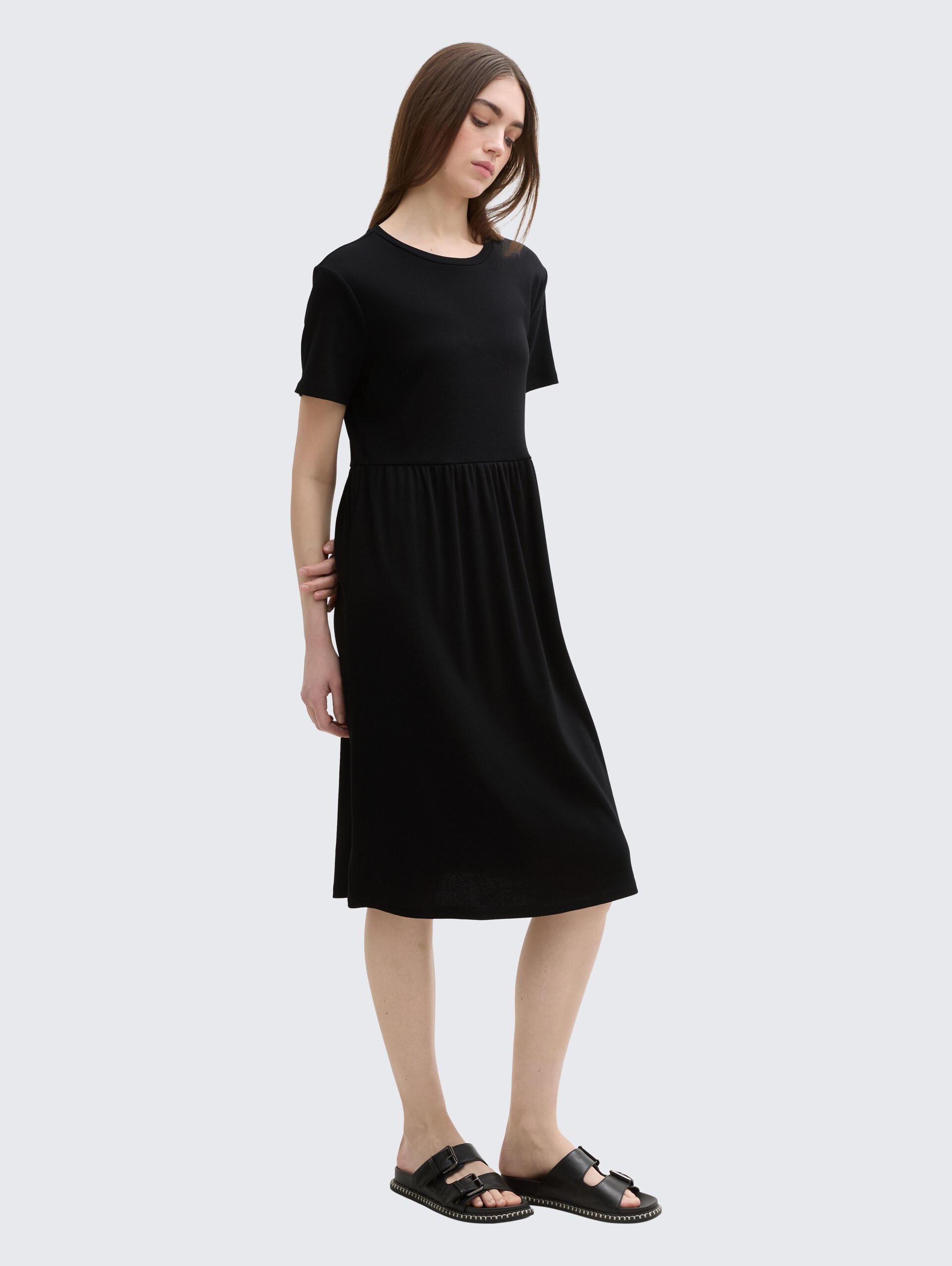 Jersey Midi-Kleid - deep black - seitliche Model-Ansicht