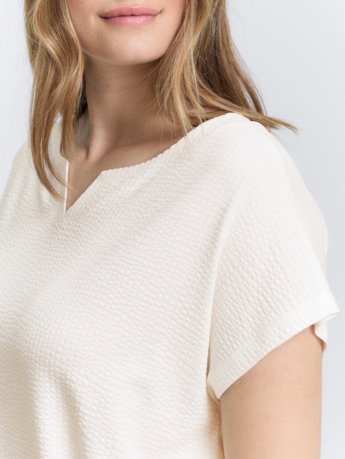 Plus Size - T-shirt in materiaalmix - Whisper White - Detailaanzicht model