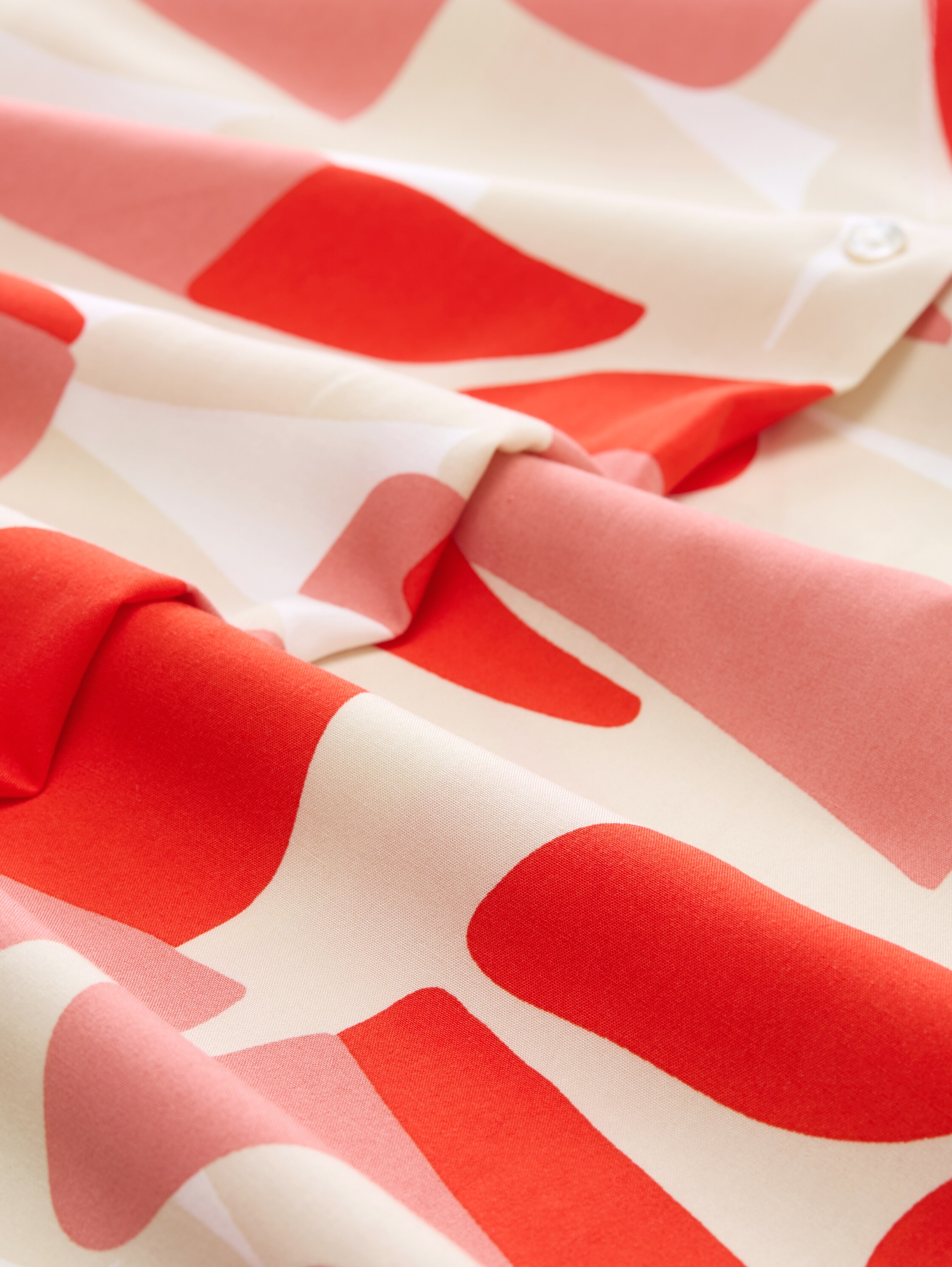 Plus Size - Bluse mit Muster - red_dots_and_shapes_design - 