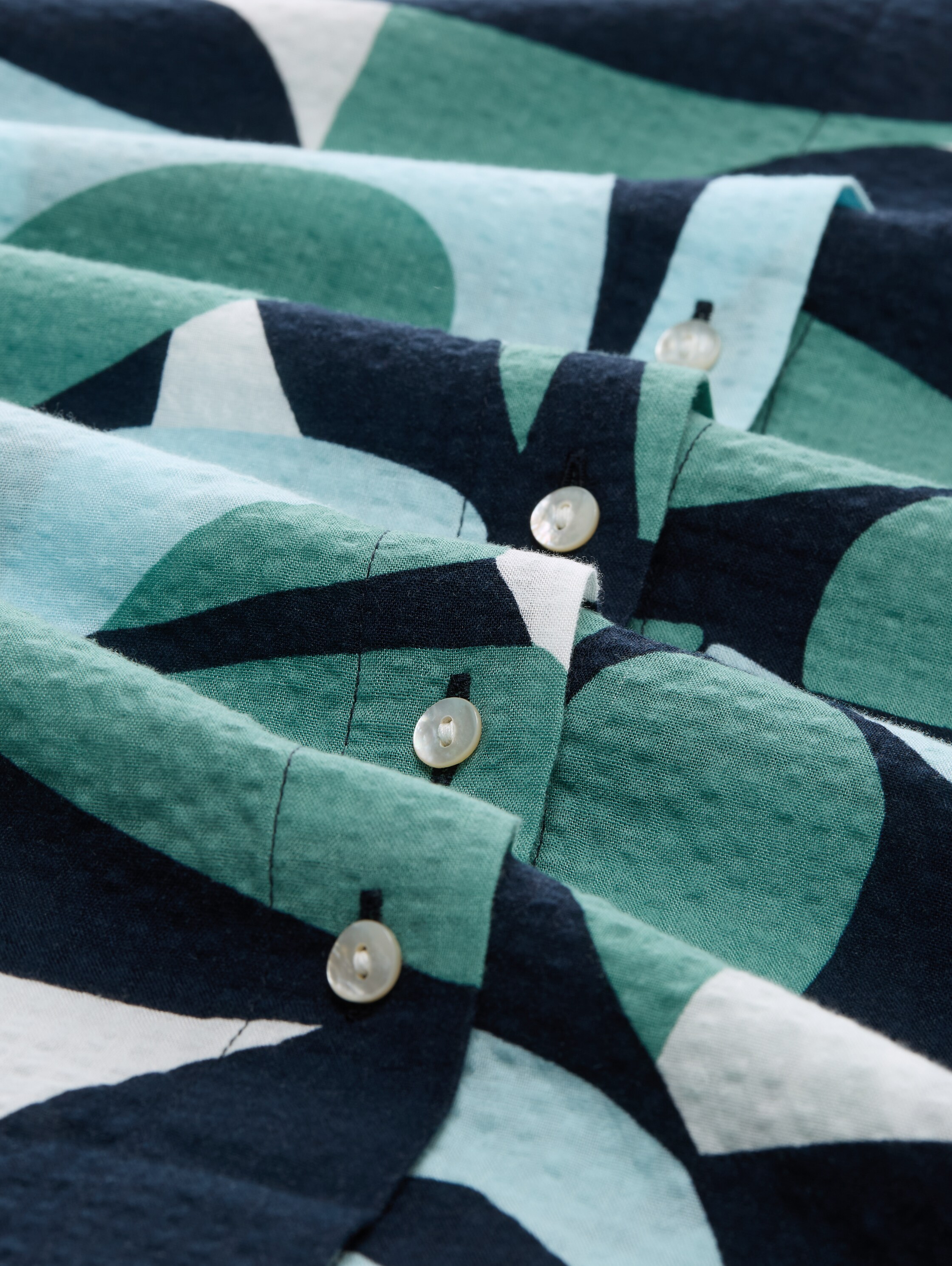 Plus Size - Oversized blouse met patroon - green_dots_and_shapes_design - 