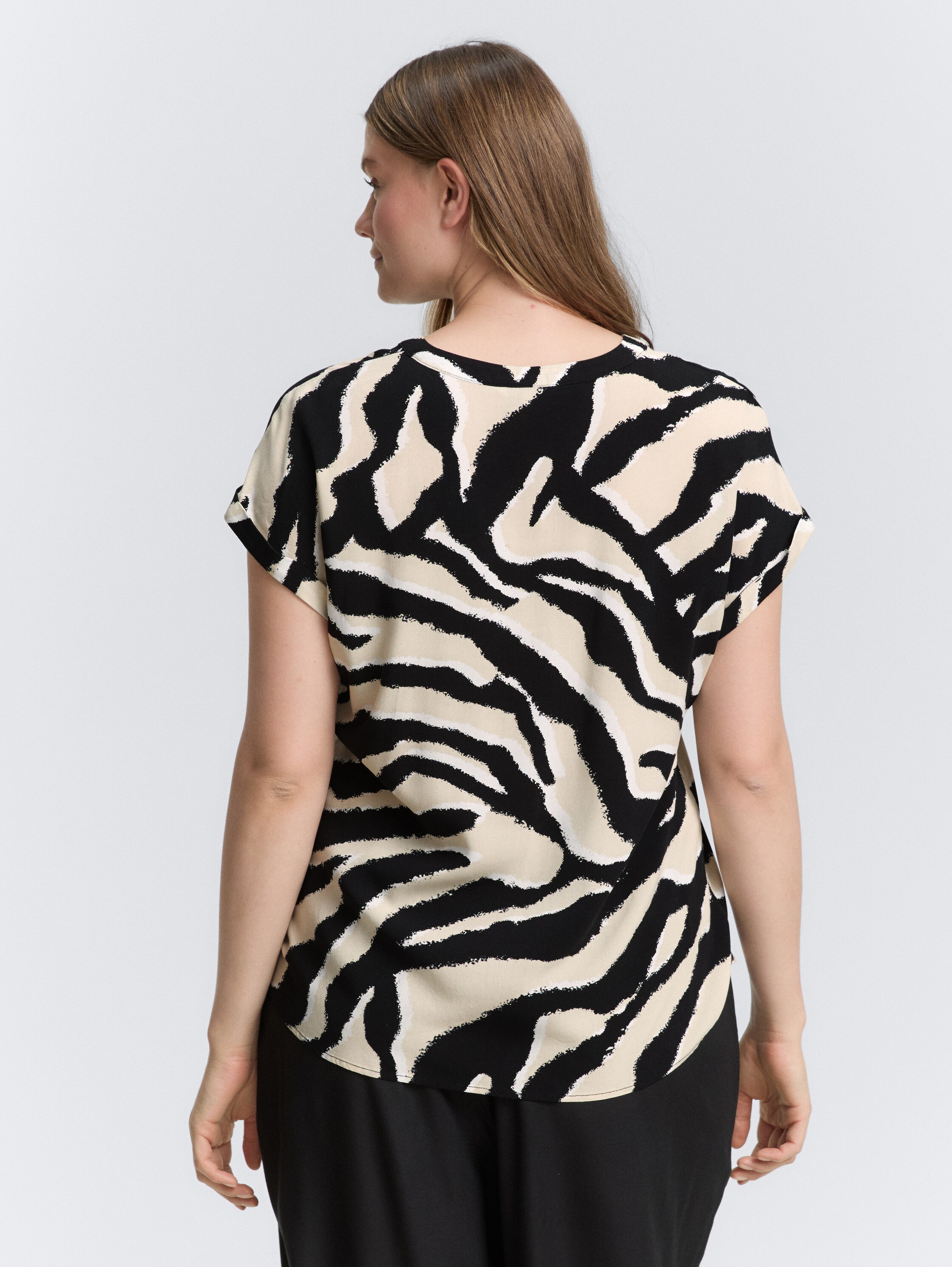 Plus Size - Loose Fit Bluse - abstract_beige_zebra - 