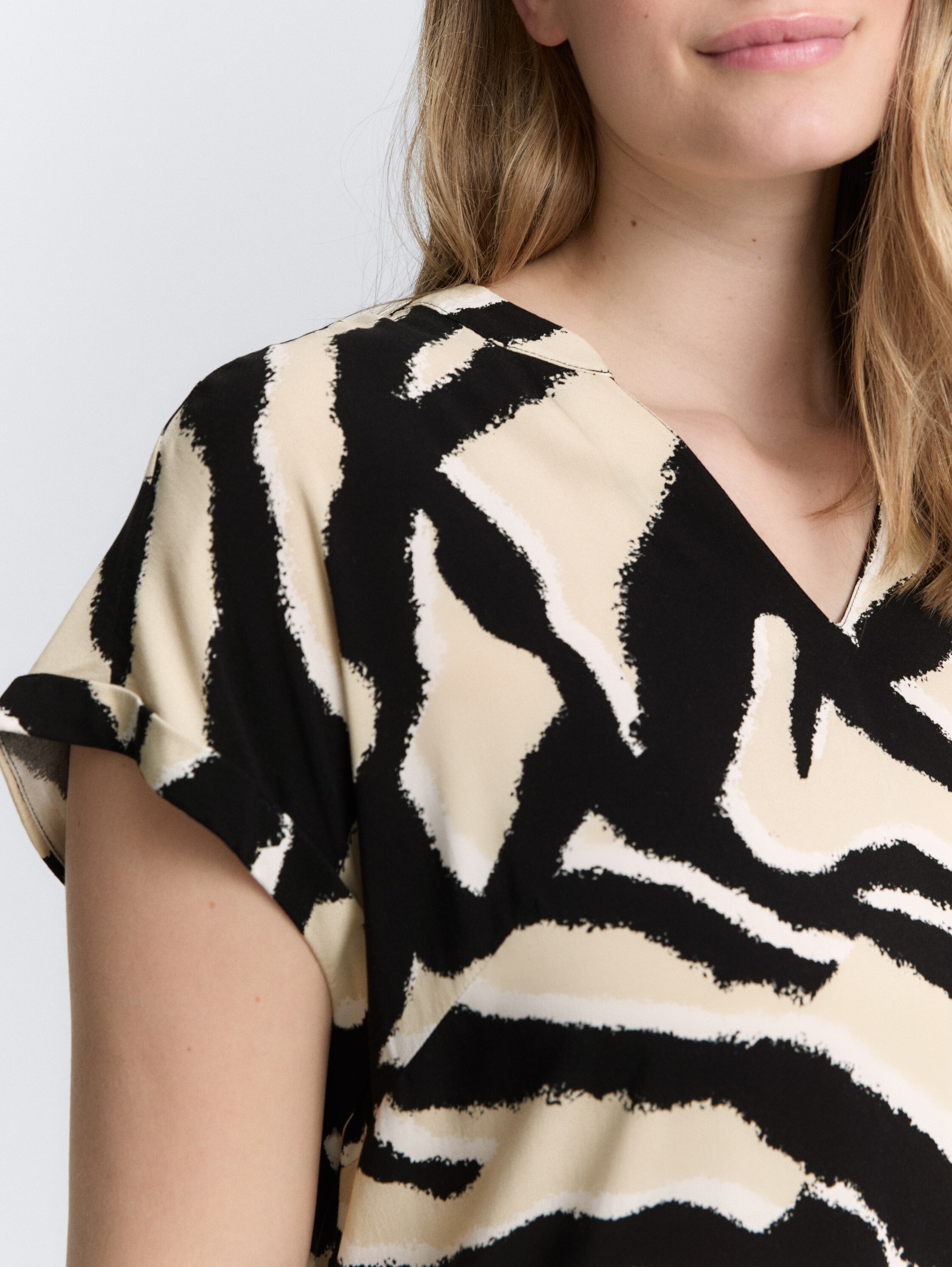 Plus Size - Loose Fit Bluse - abstract_beige_zebra - 