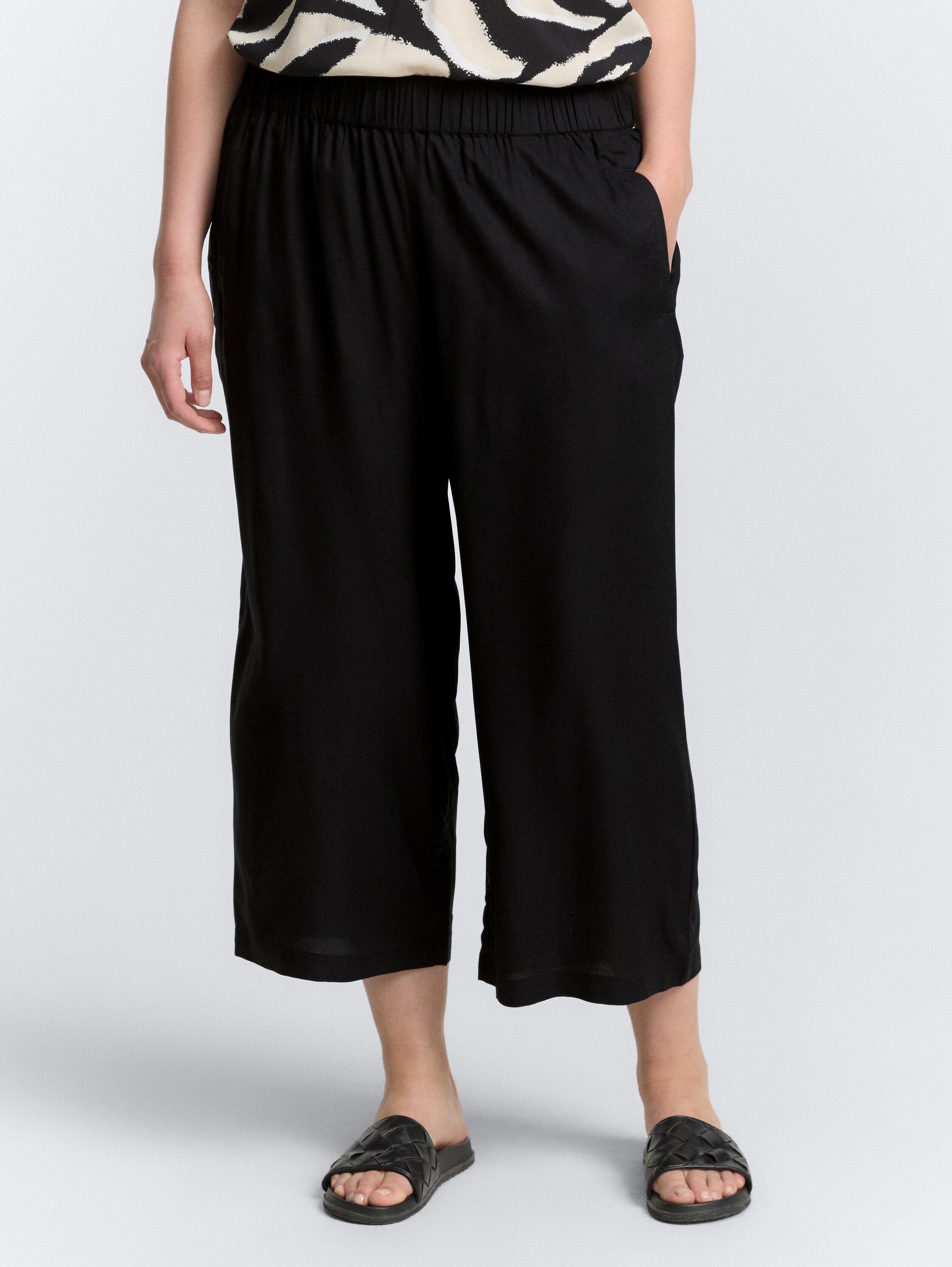 Plus Size - Culotte Hose - deep_black_1 - 