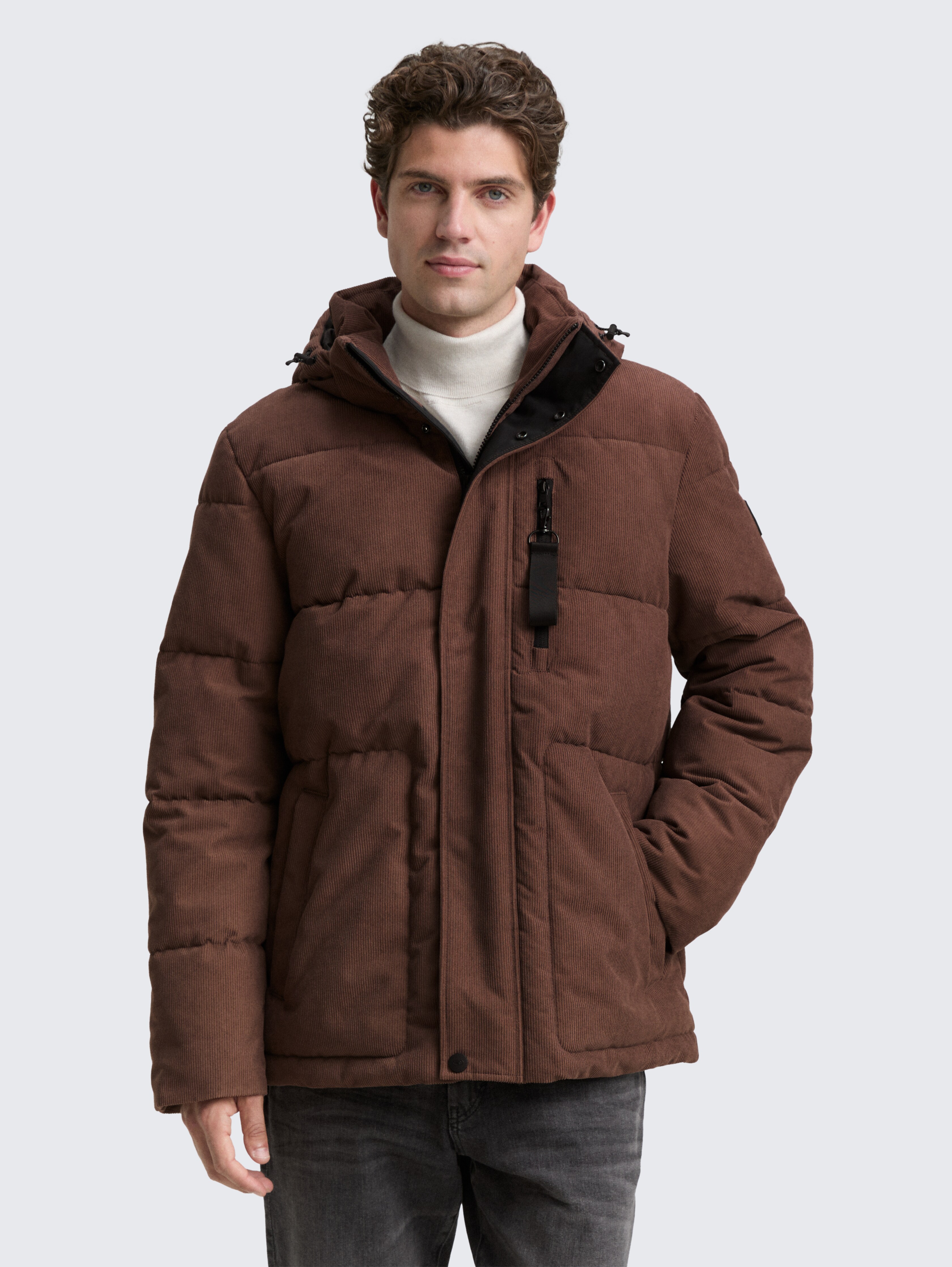 Cord Puffer-Jacke mit abnehmbarer Kapuze von Men, bag brown