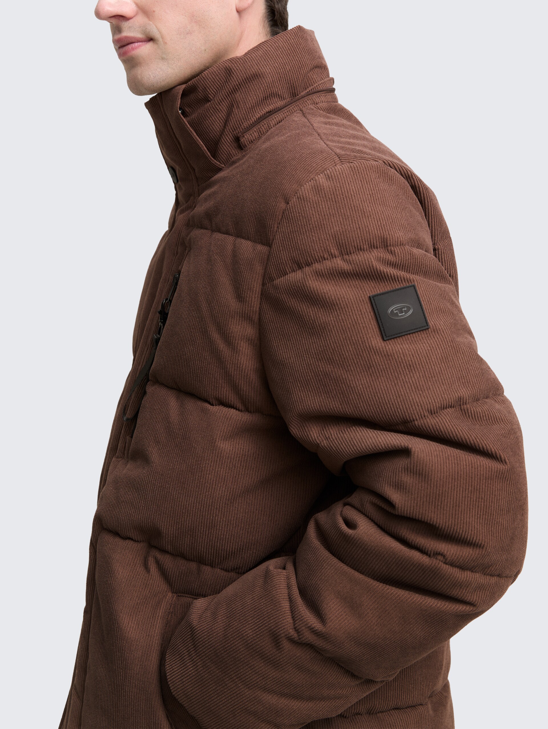 Cord Puffer-Jacke mit abnehmbarer Kapuze - bag brown - Detail-Model-Ansicht