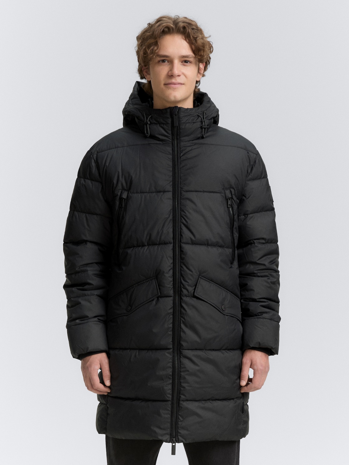 Puffer Parka mit Kapuze - Black - Model-Vorderansicht