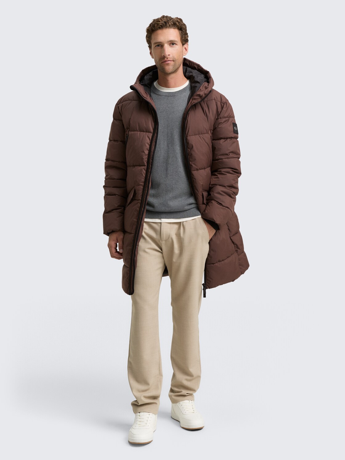 Puffer Parka mit Kapuze - bag brown - seitliche Model-Ansicht