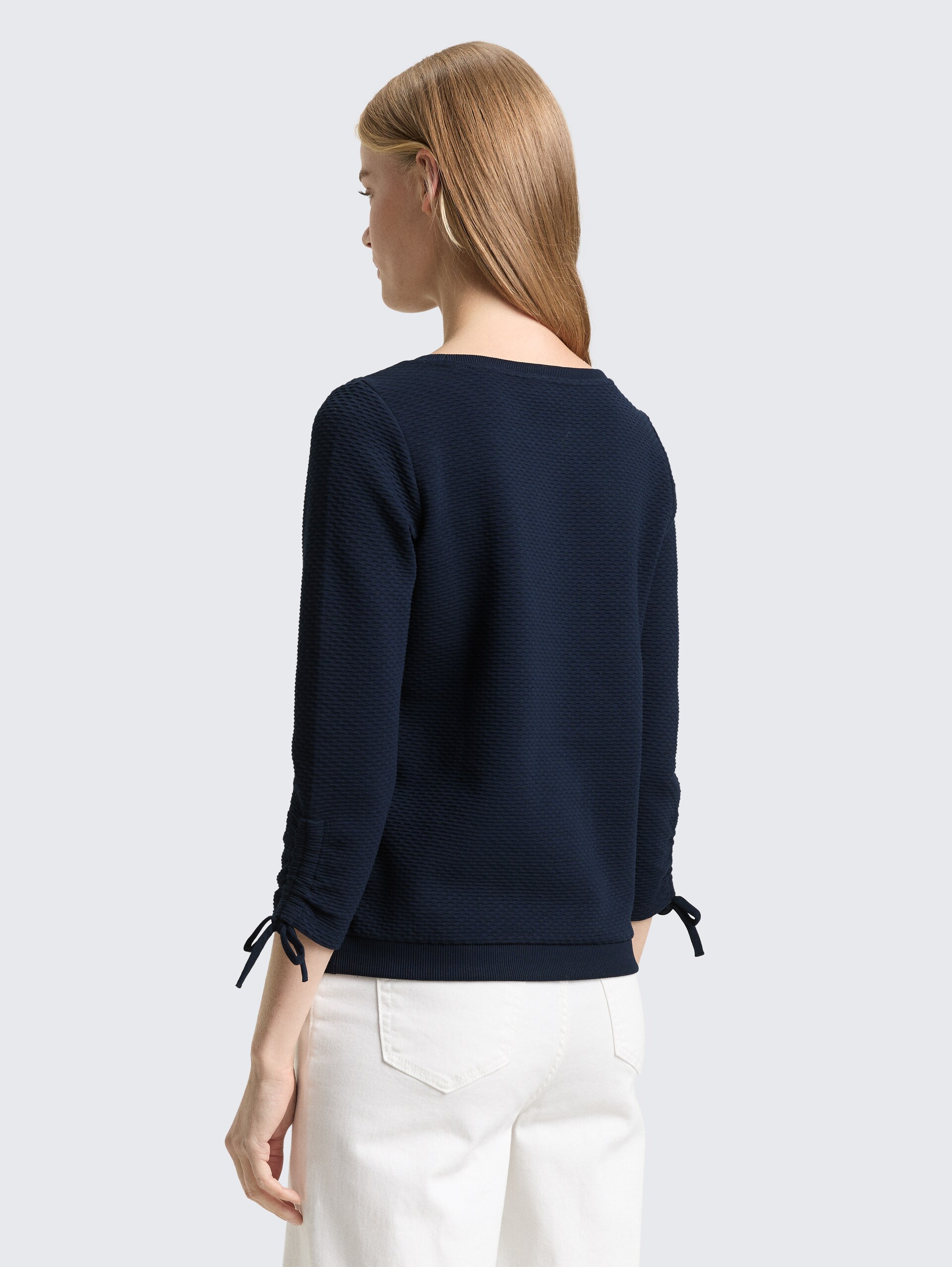 Slim Fit Sweatshirt mit Raffärmeln - sky captain blue - Auschnitt Model-Rückansicht