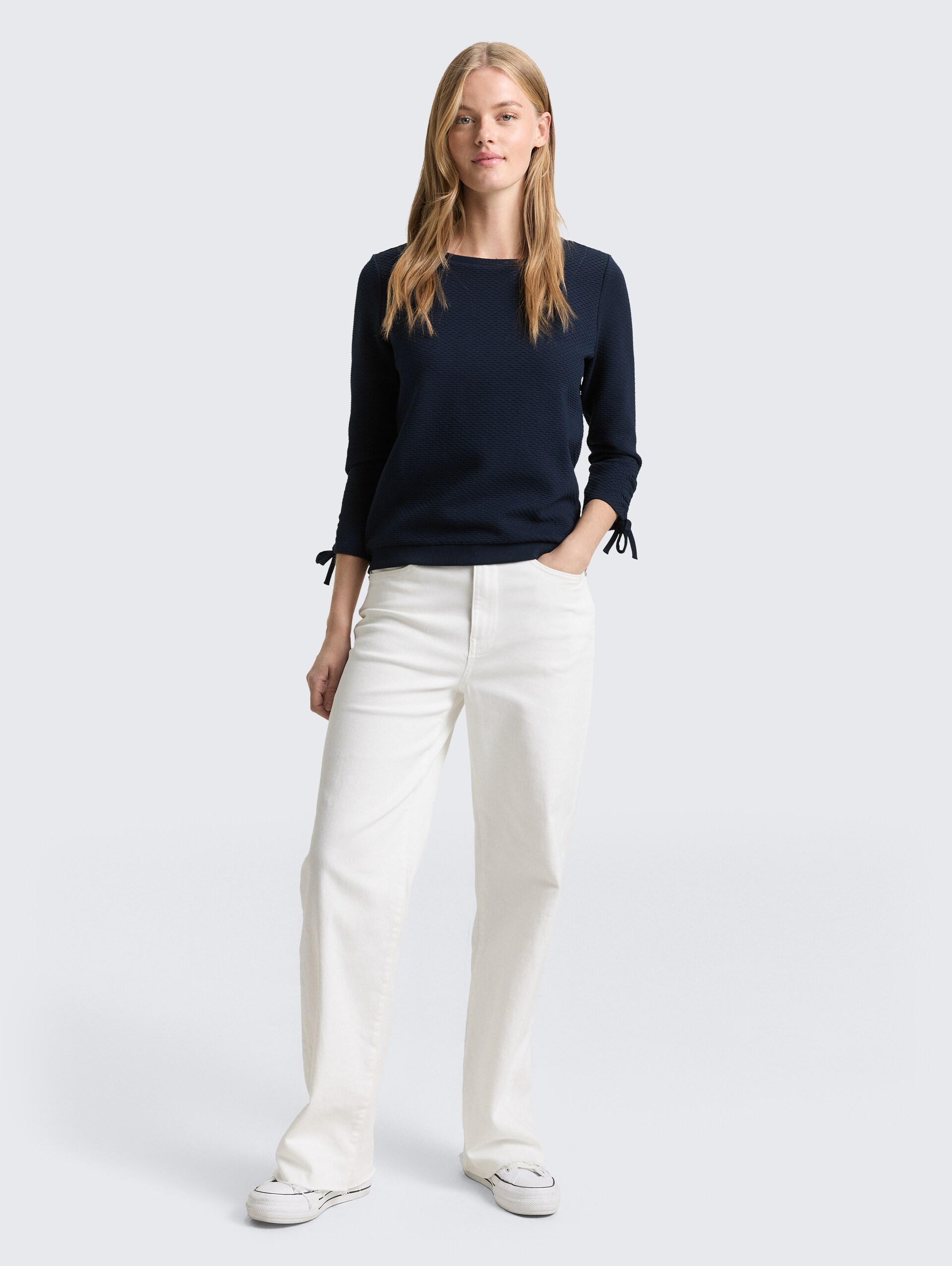 Slim Fit Sweatshirt mit Raffärmeln - sky captain blue - Model-Vorderansicht