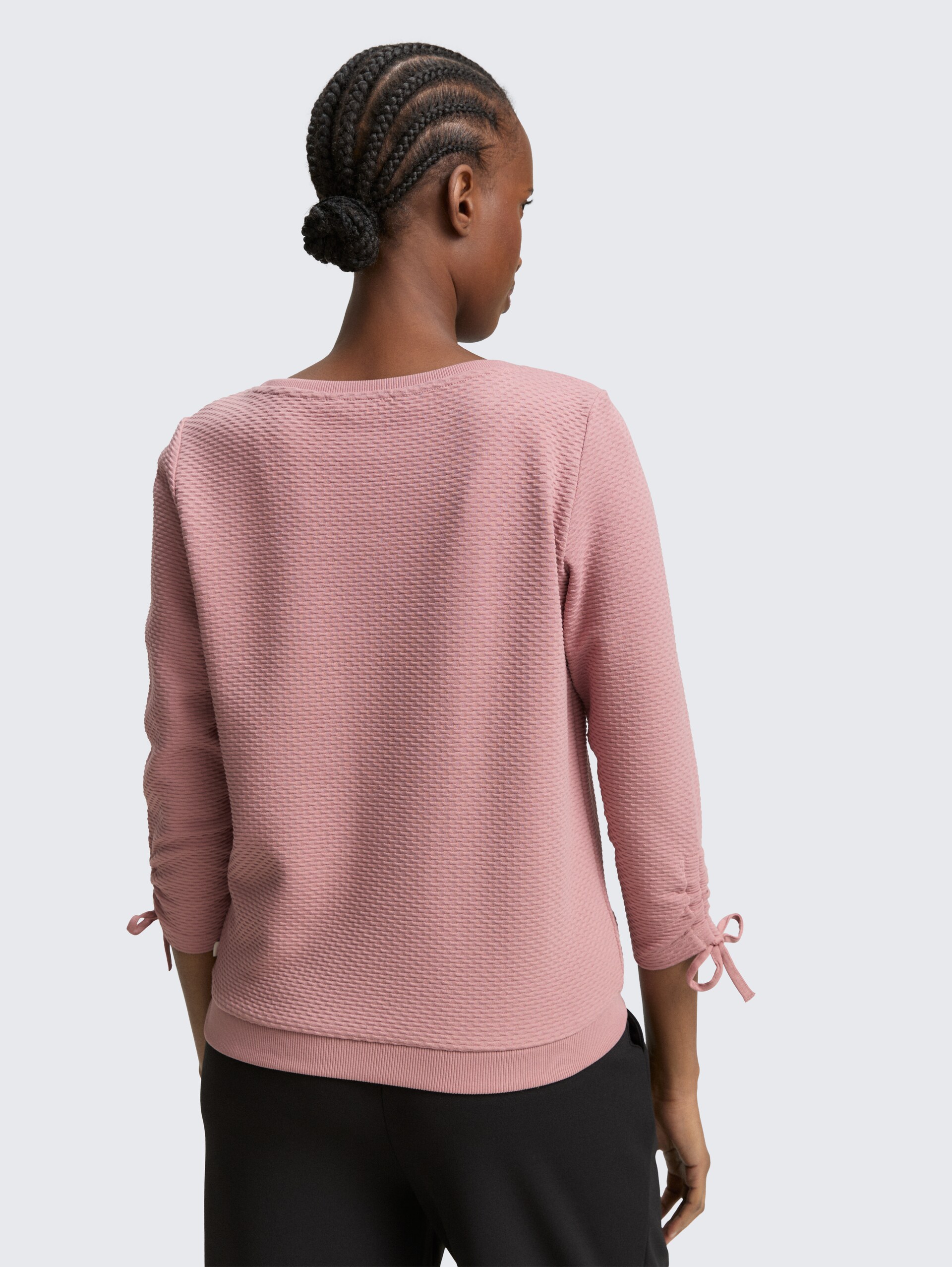 Slim Fit Sweatshirt mit Raffärmeln - Antique Rose - Auschnitt Model-Rückansicht