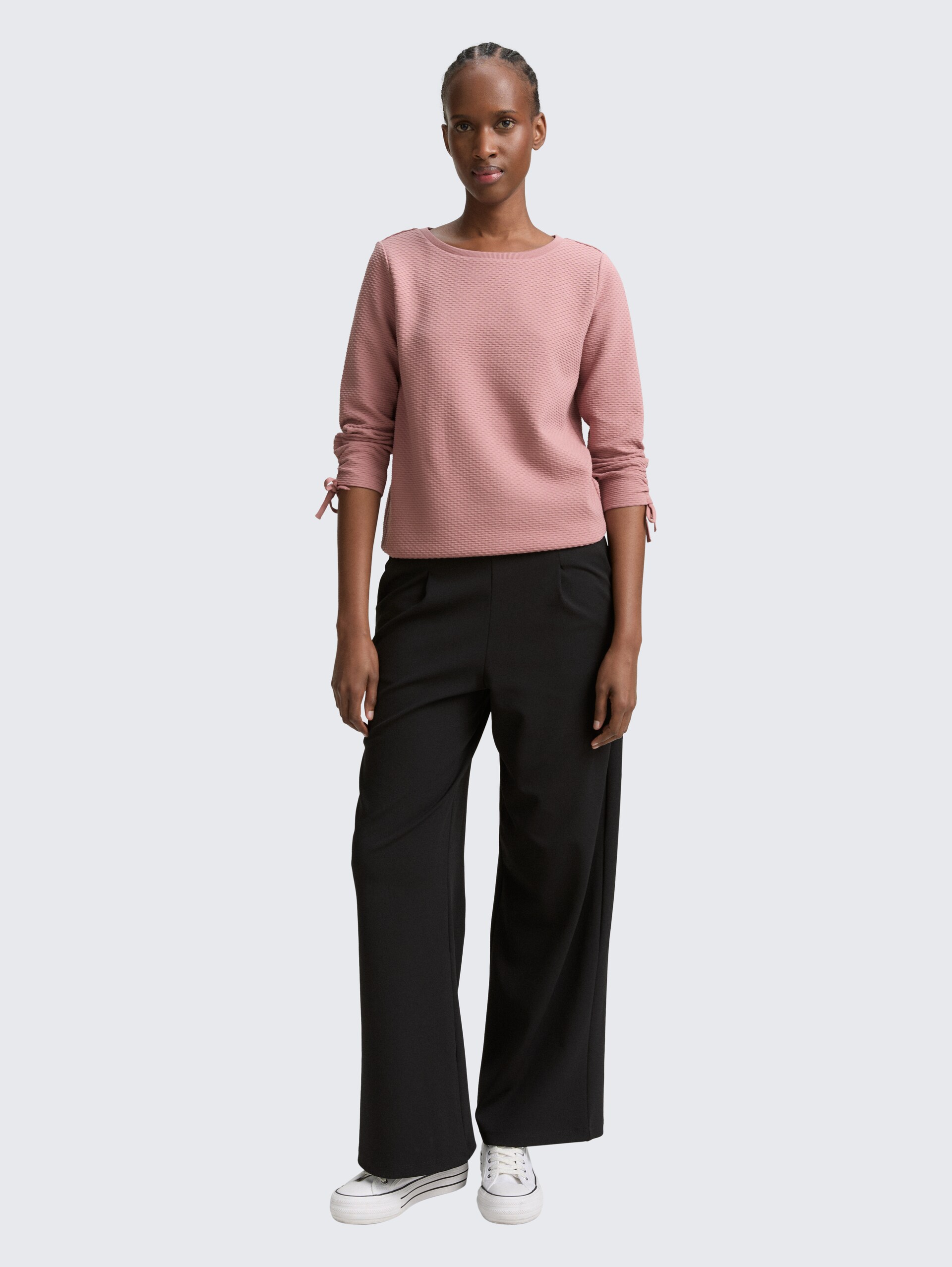 Slim Fit Sweatshirt mit Raffärmeln - Antique Rose - Model-Vorderansicht