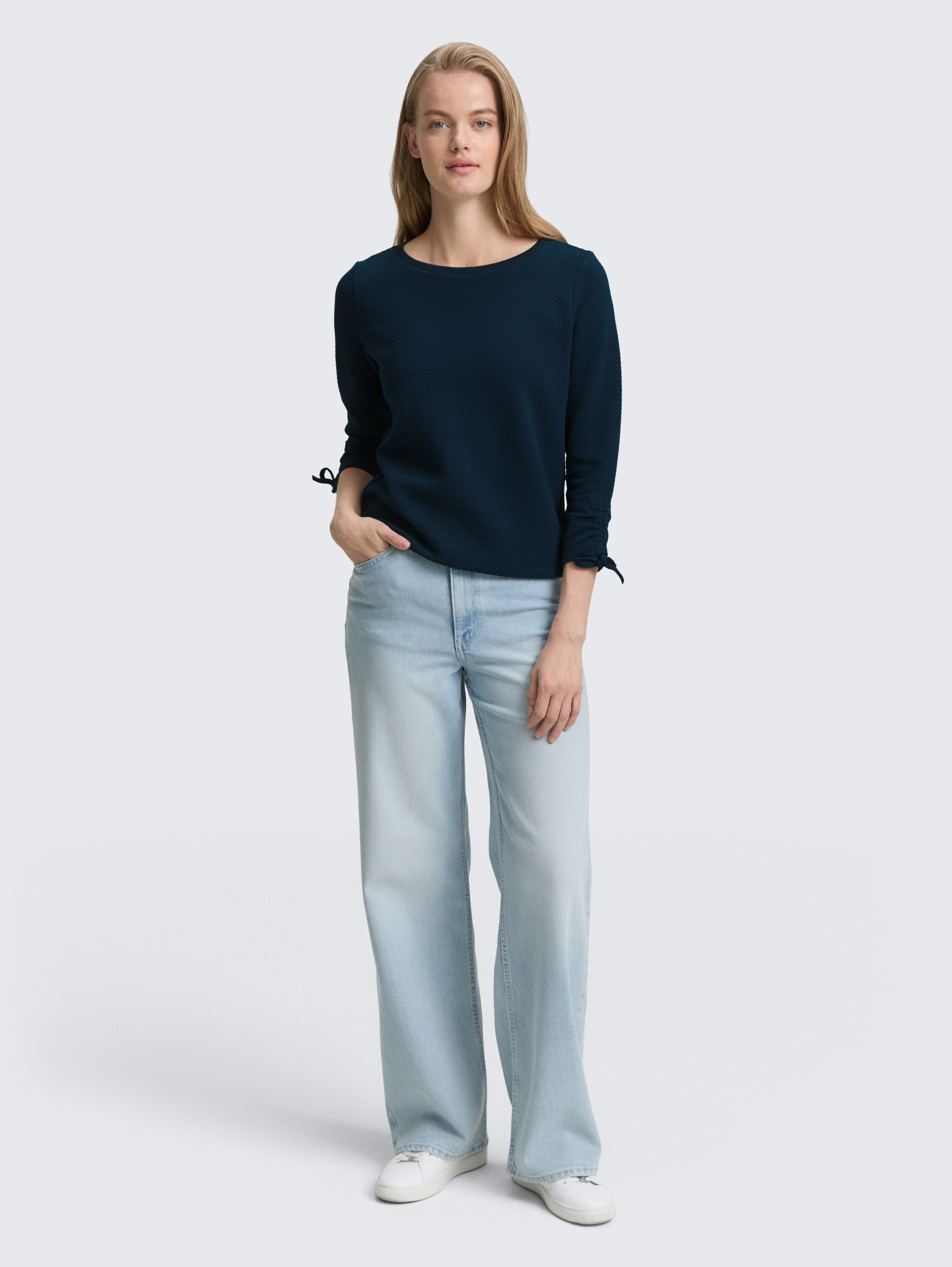 Slim Fit Sweatshirt mit Raffärmeln - dark sea petrol - Model-Vorderansicht