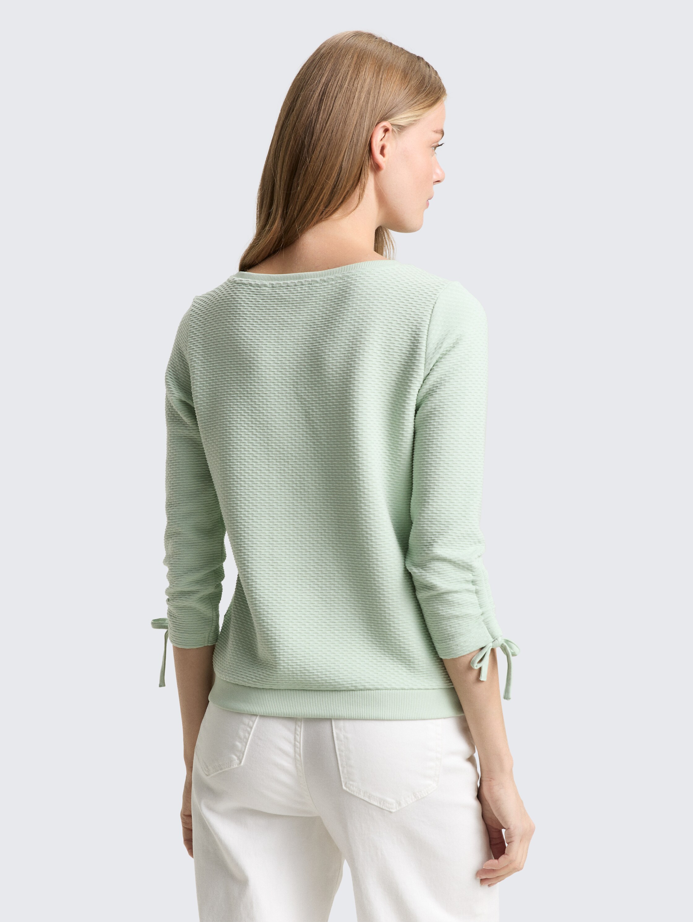 Slim Fit Sweatshirt mit Raffärmeln - light matcha green - Auschnitt Model-Rückansicht