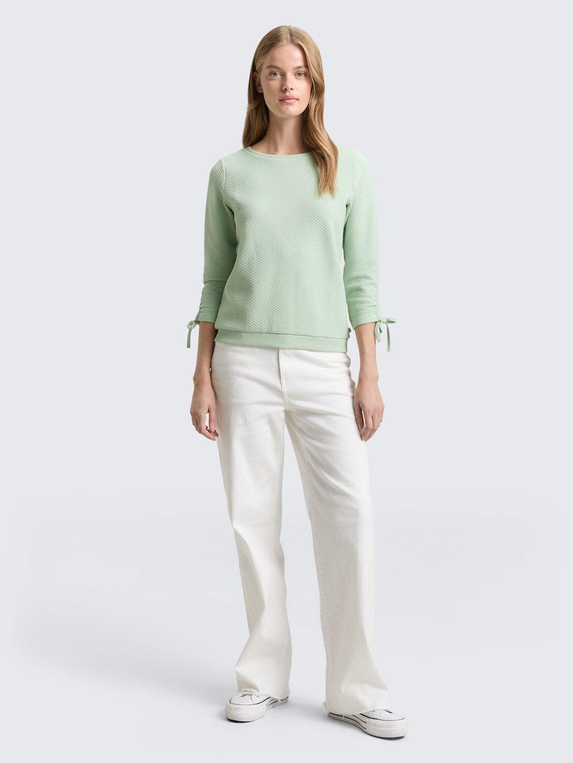 Slim Fit Sweatshirt mit Raffärmeln - light matcha green - Model-Vorderansicht