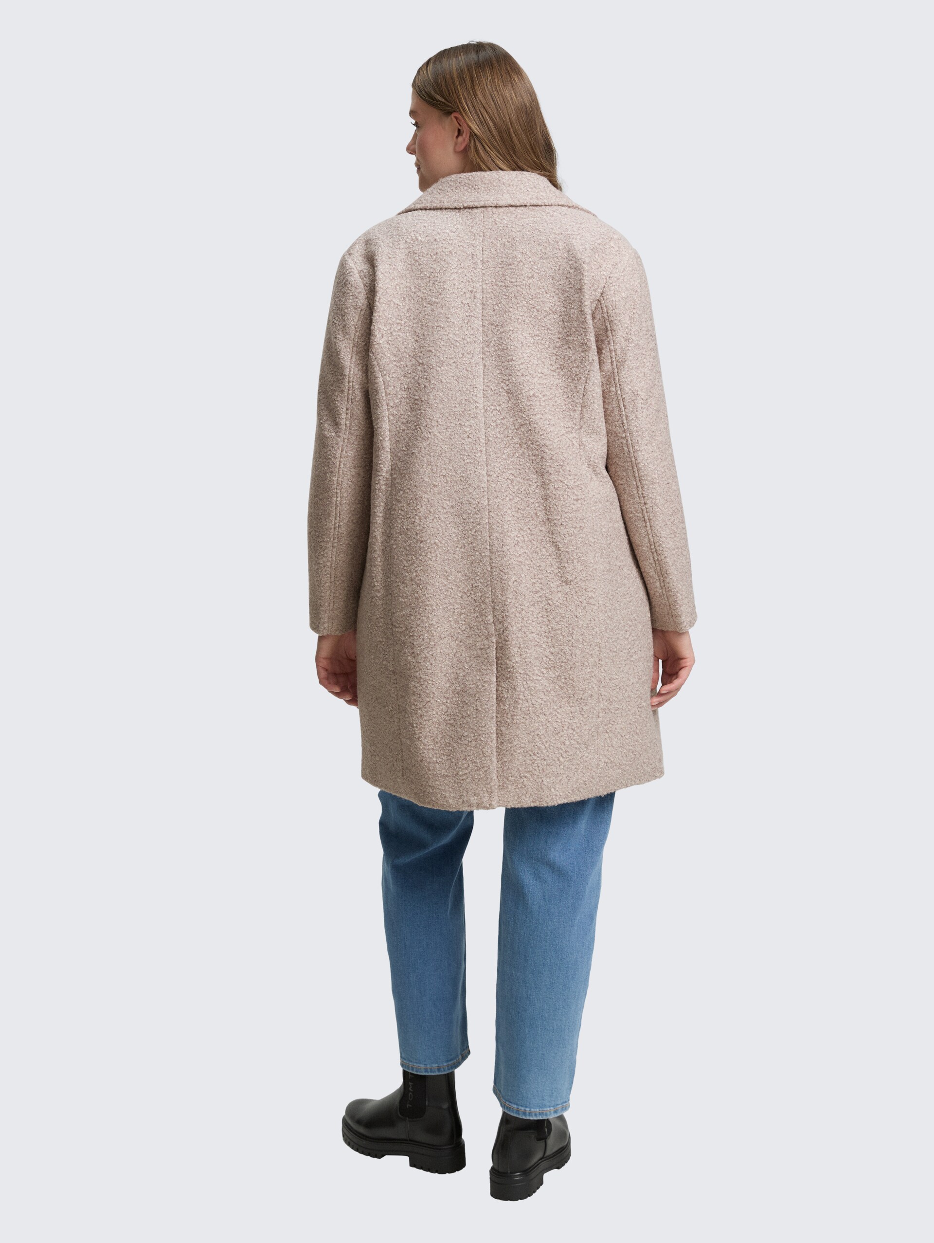 Plus Size - Bouclé Mantel mit Reverskragen - boucle beige melange - Model-Rückansicht