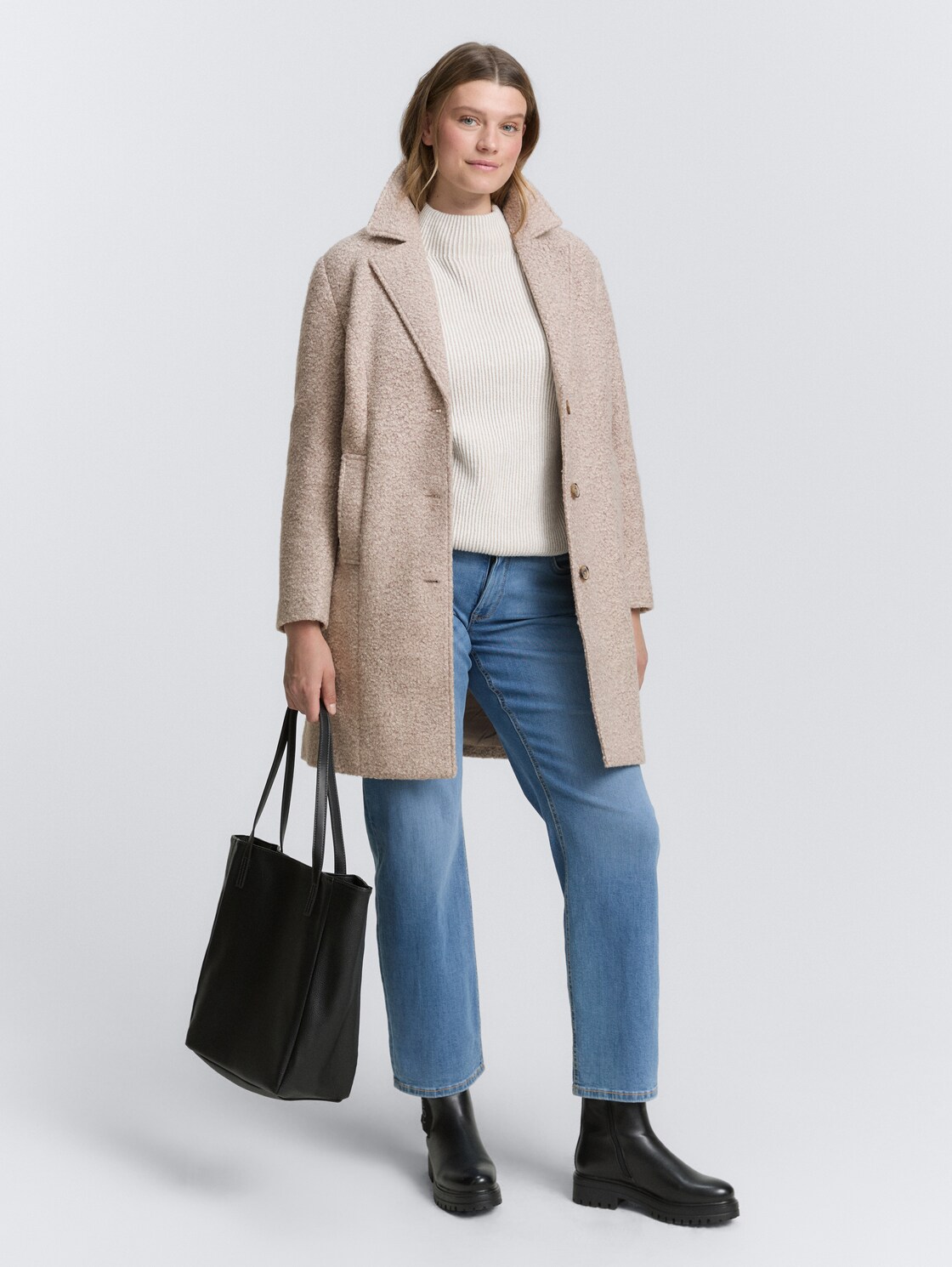 Plus Size - Bouclé Mantel mit Reverskragen - boucle beige melange - seitliche Model-Ansicht