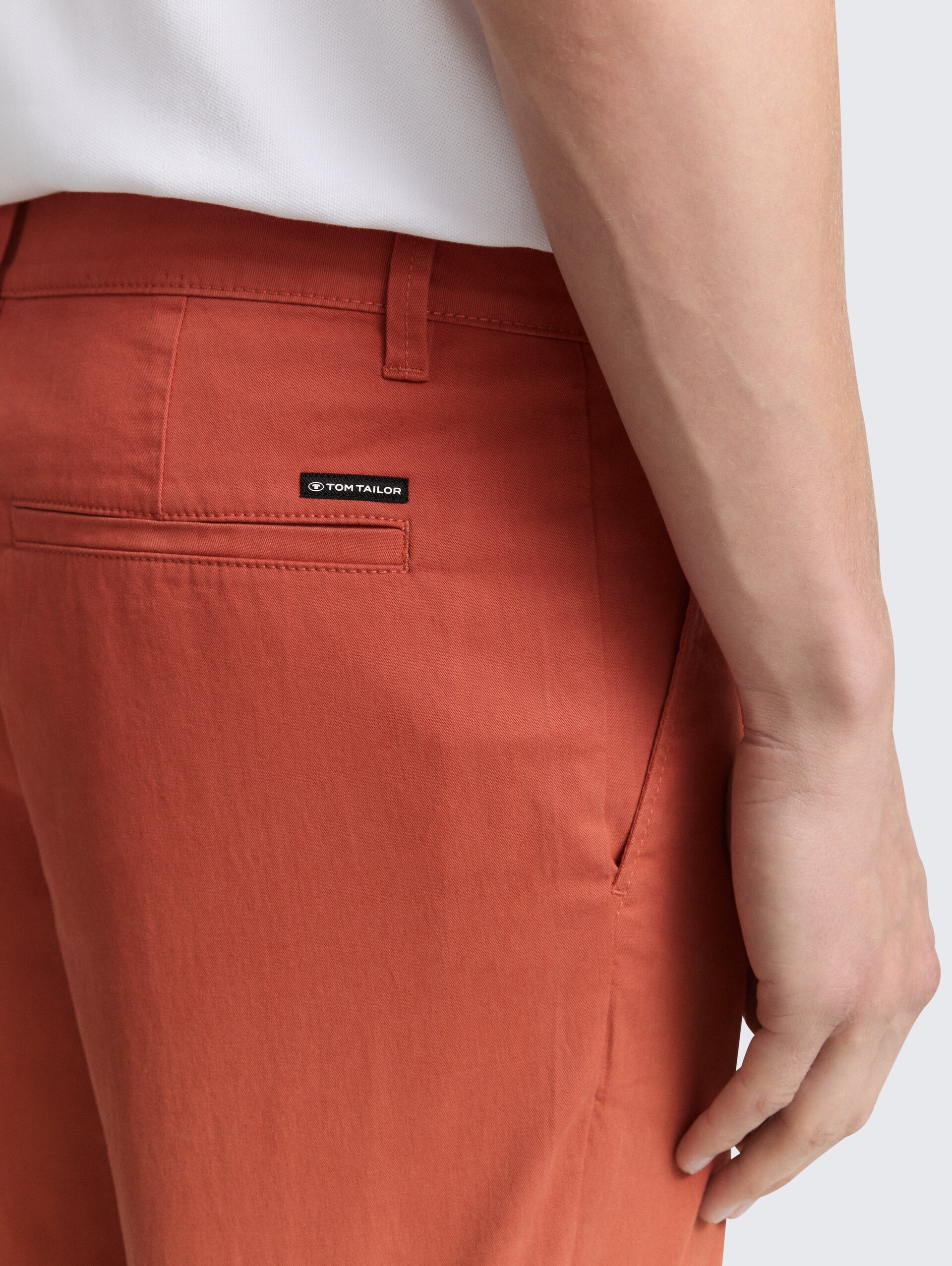 Regular Fit Chino Hose - rust red - Detail-Model-Ansicht