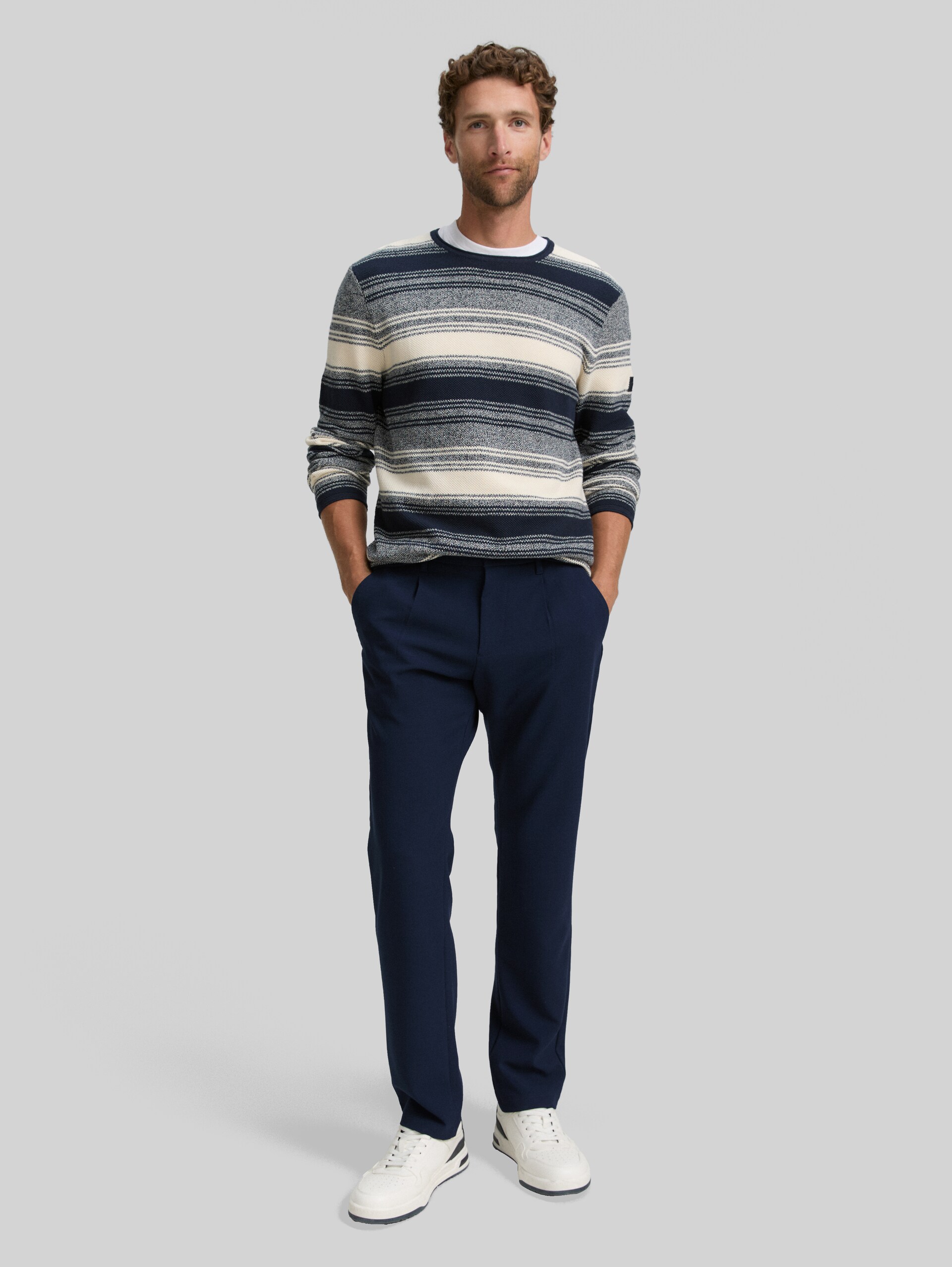 Pantalon de costume coupe Regular - sky captain blue - Vue de face du modèle